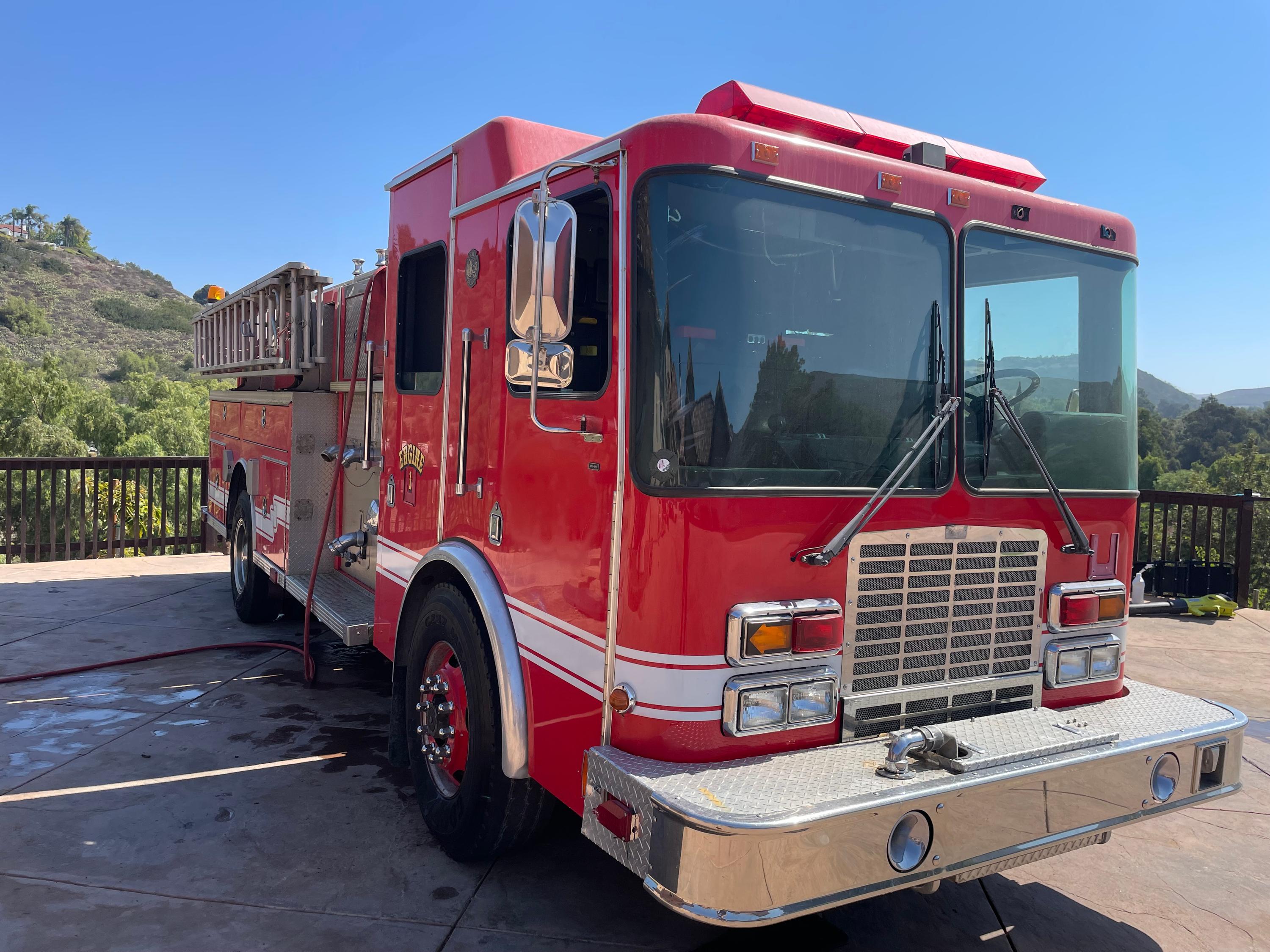 1998 HME Fire Engine - image 1