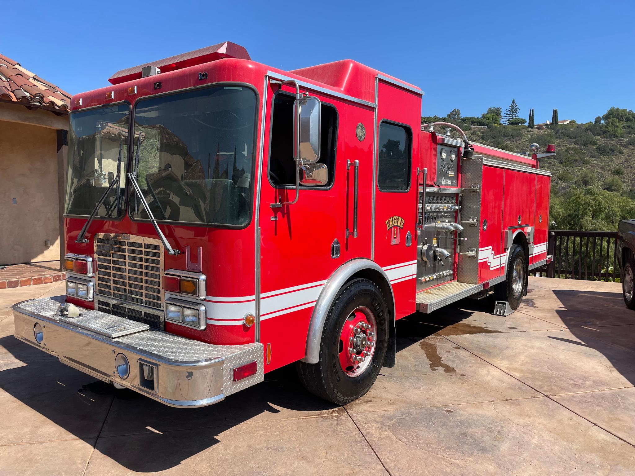 1998 HME Fire Engine - image 2