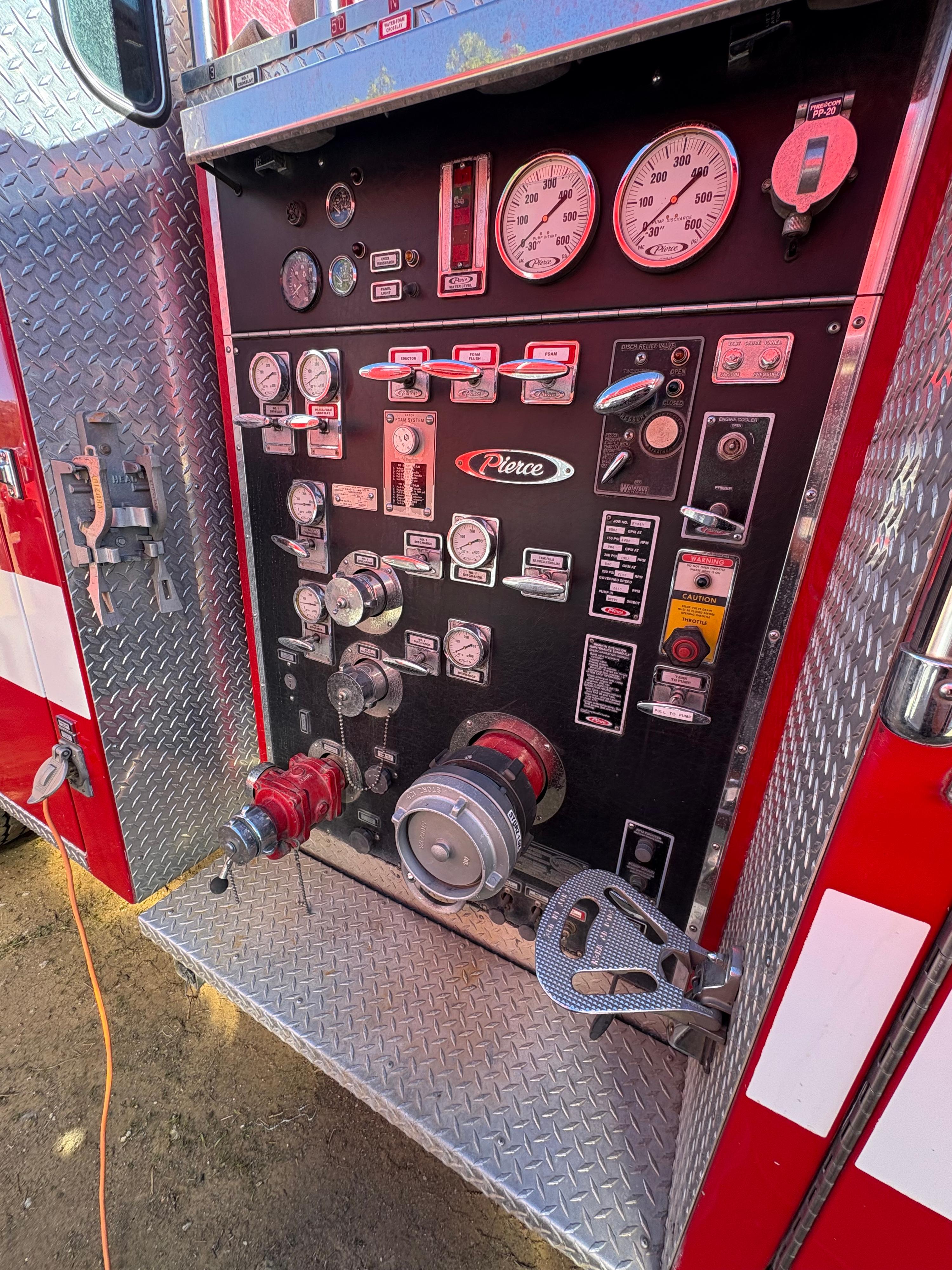 1995 Pierce Saber - LOW MILES Pumper - image 6