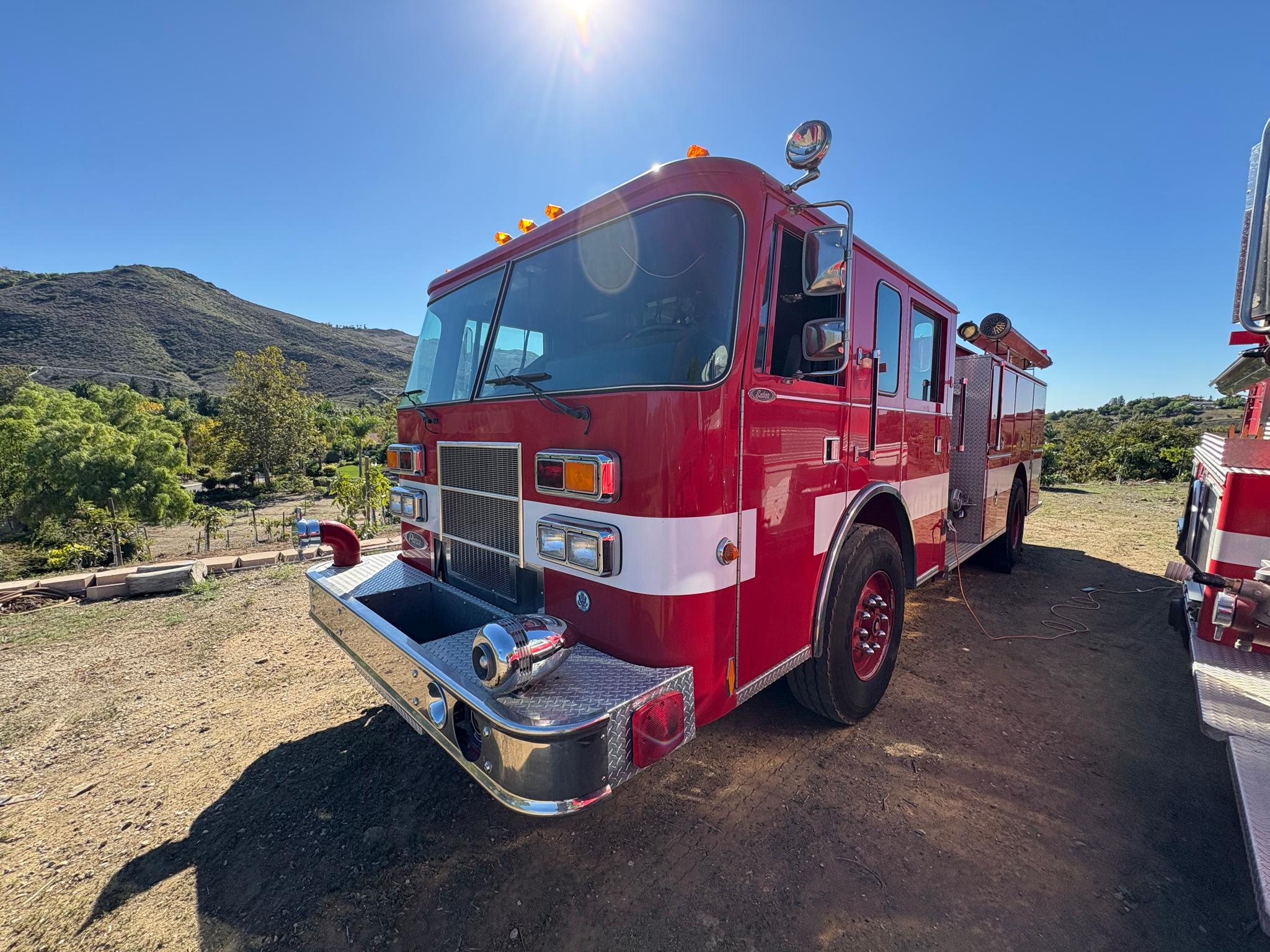 1995 Pierce Saber - LOW MILES Pumper - image 2