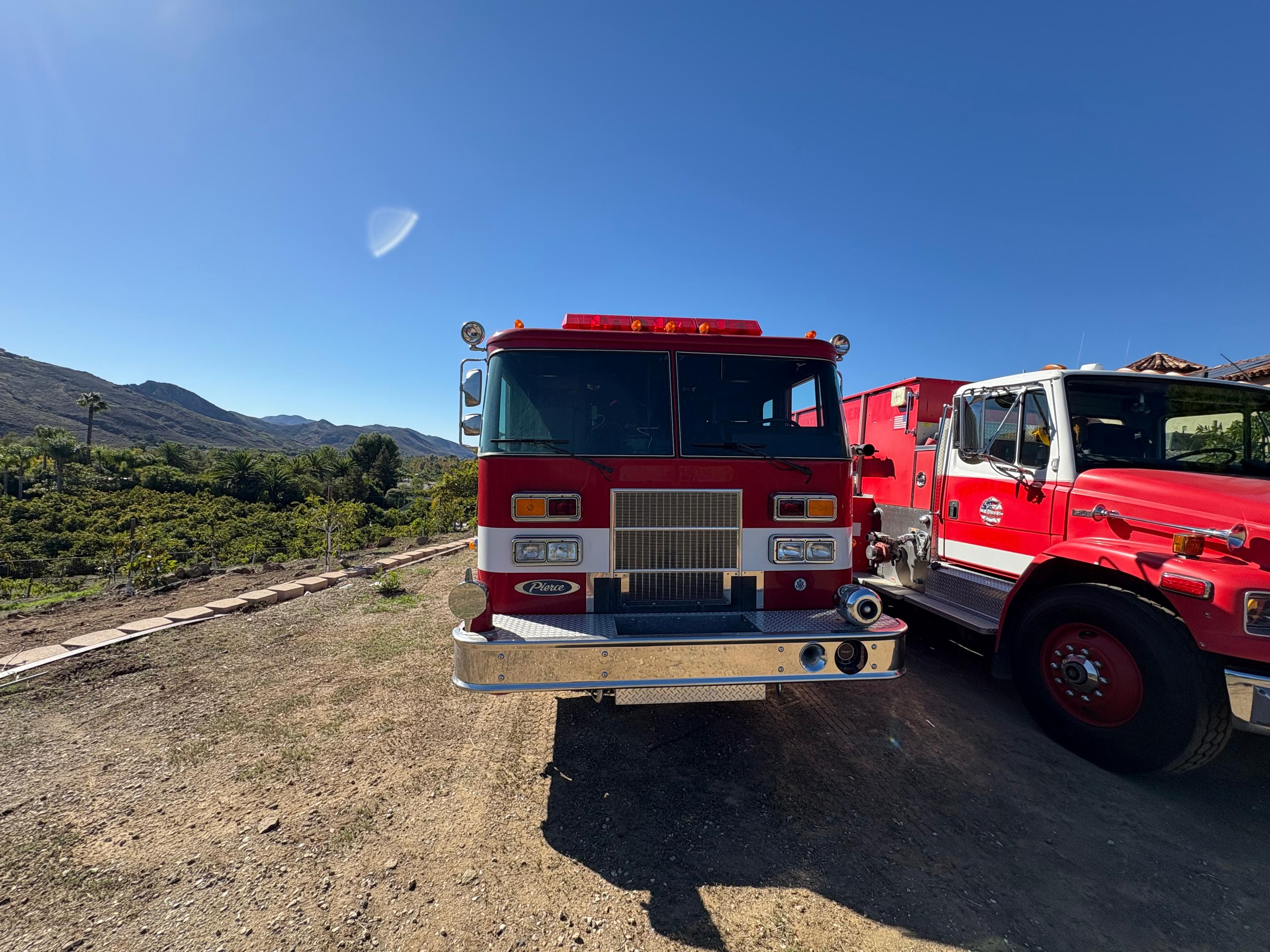 1995 Pierce Saber - LOW MILES Pumper - image 3