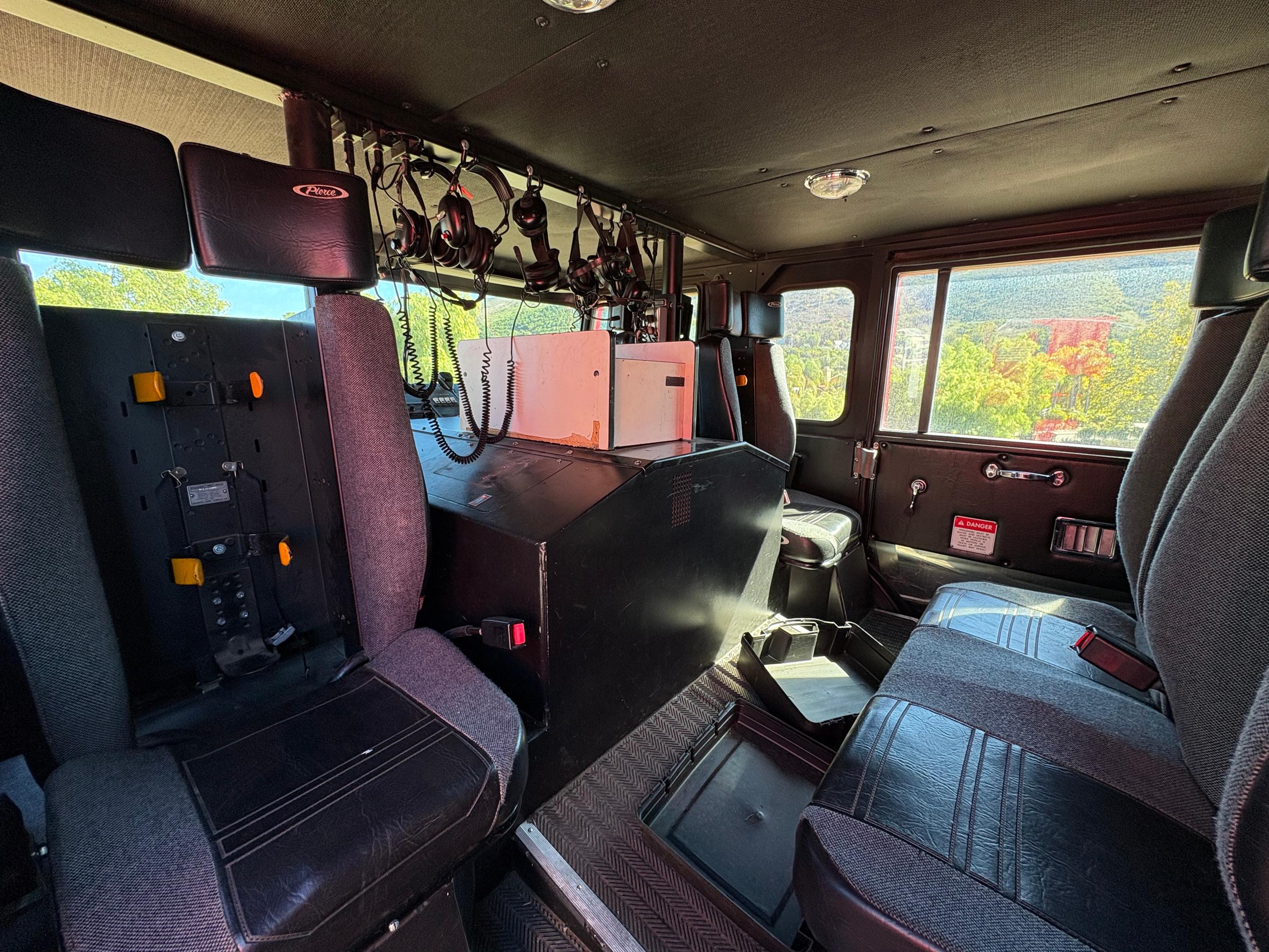 1995 Pierce Saber - LOW MILES Pumper - image 11
