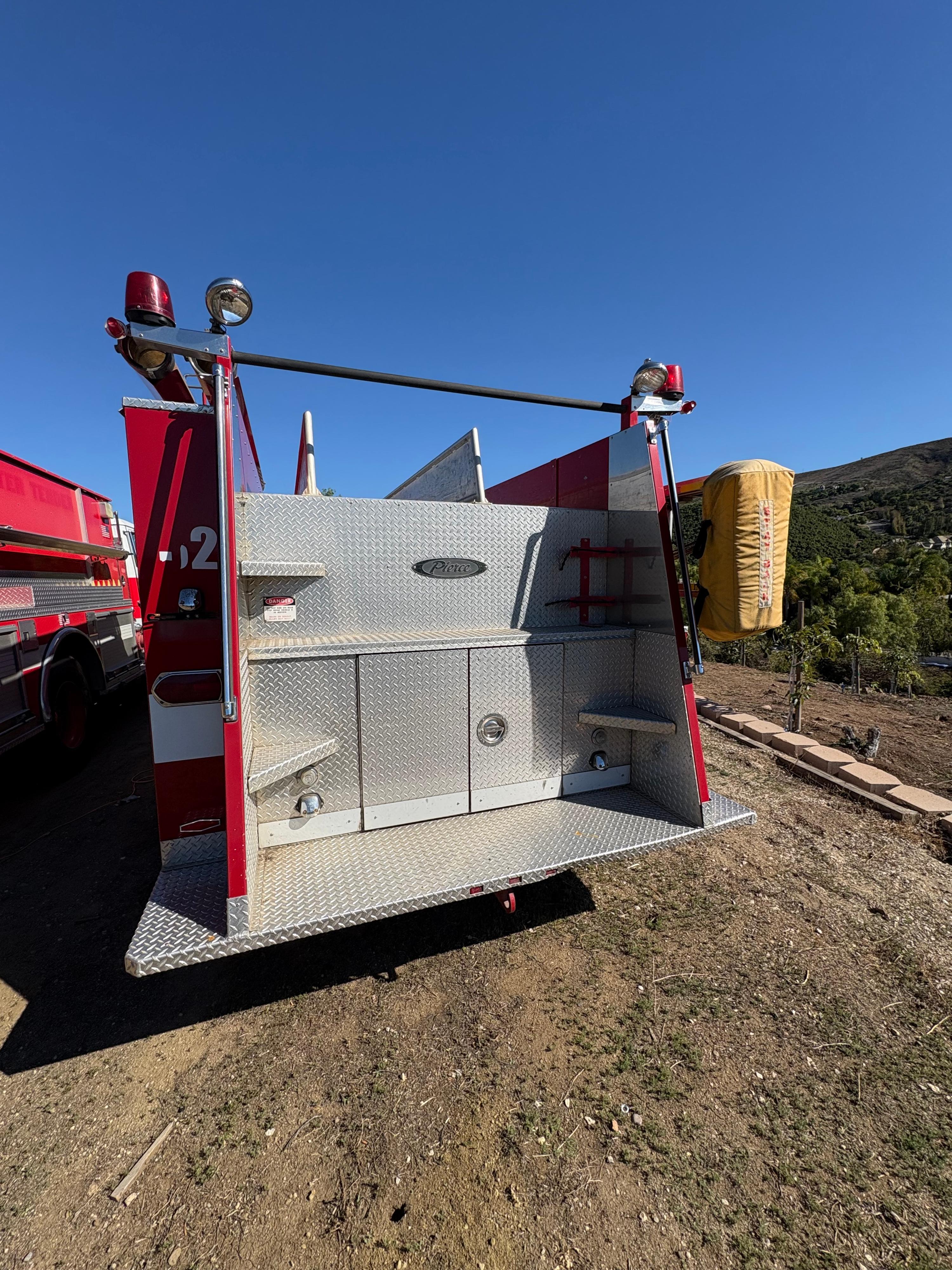 1995 Pierce Saber - LOW MILES Pumper - image 13