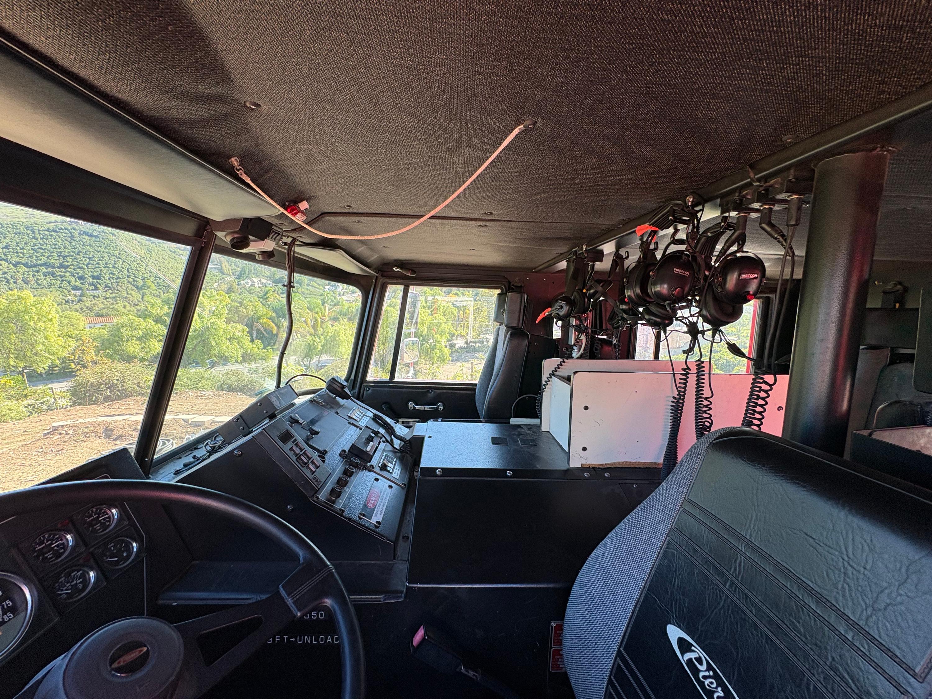 1995 Pierce Saber - LOW MILES Pumper - image 9