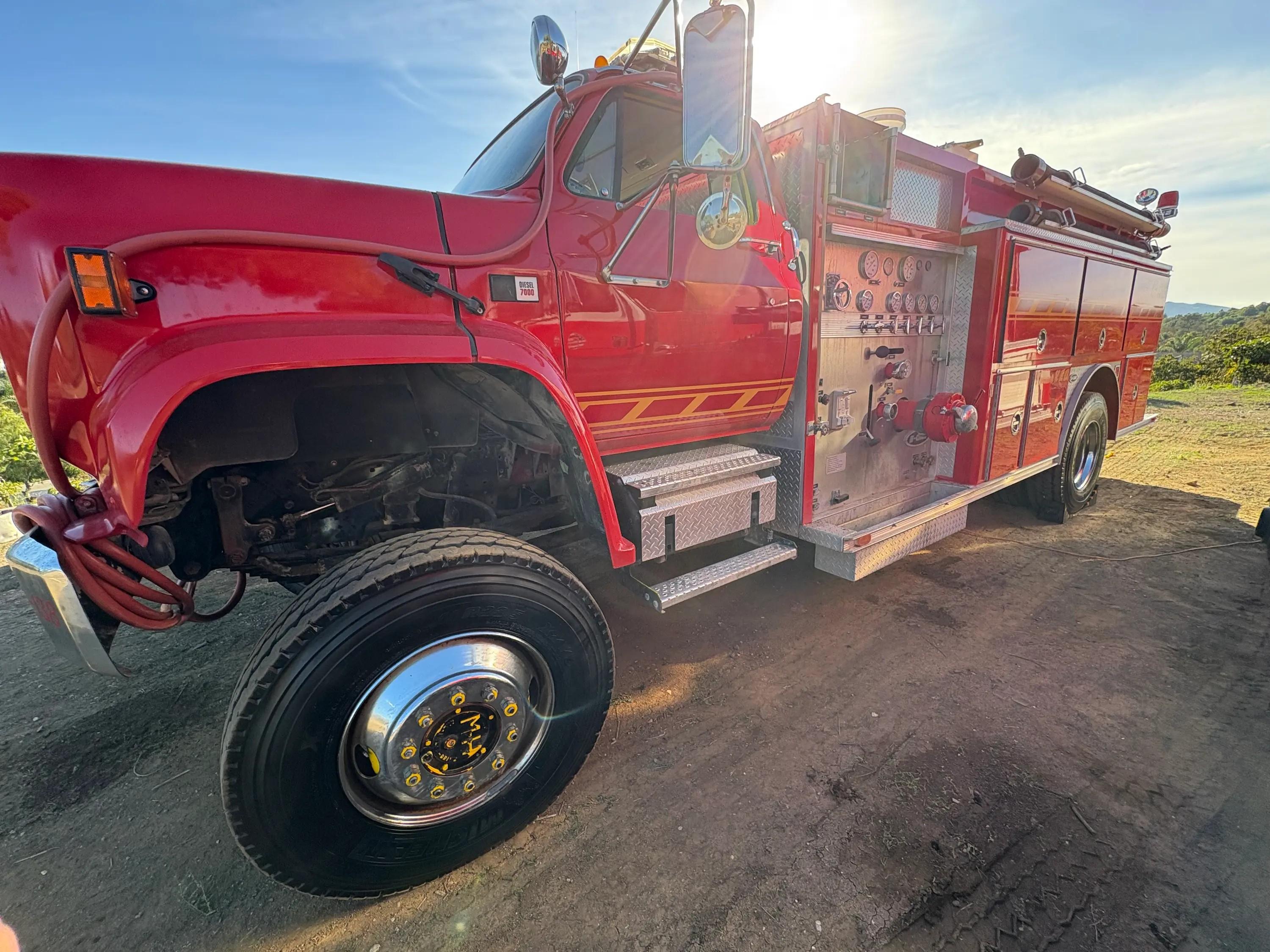 1989 E-One GMC 4x4 Tanker - image 4