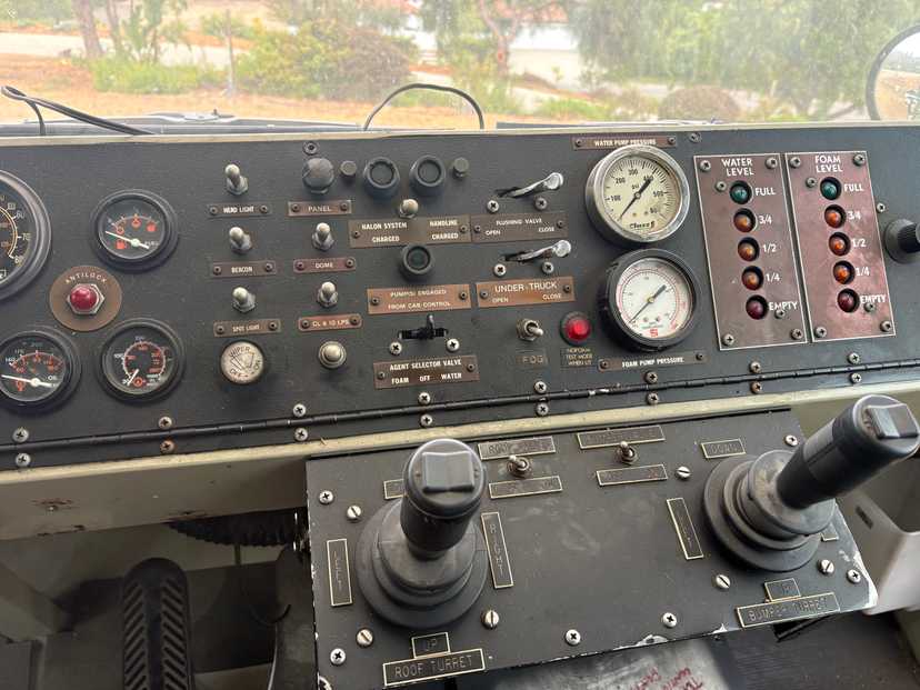 1988 Oshkosh T-1500 4x4 Pumper Tanker — photo 6