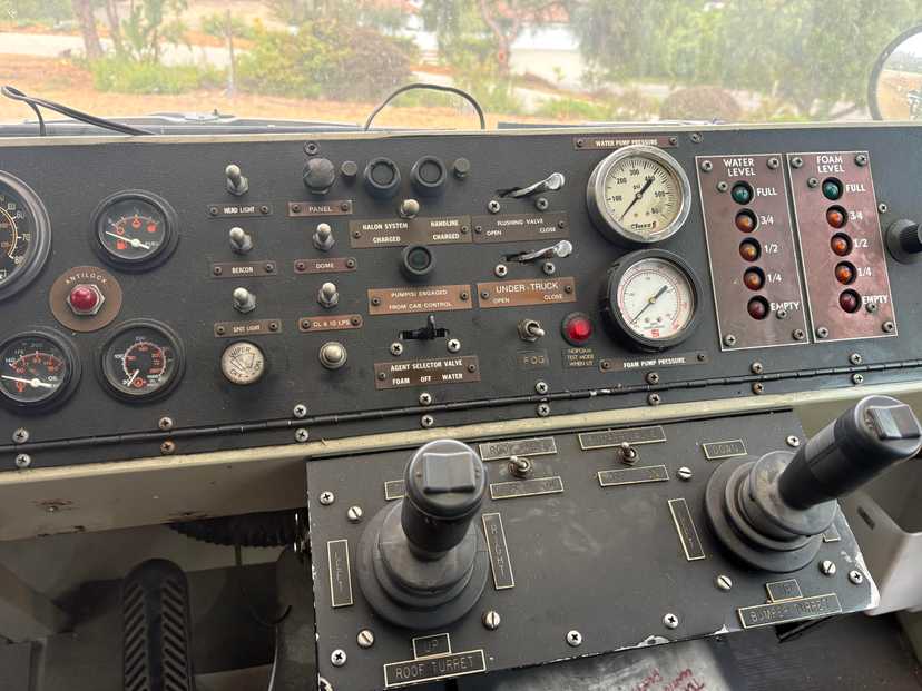 1988 Oshkosh T-1500 4x4 Pumper Tanker — photo 8