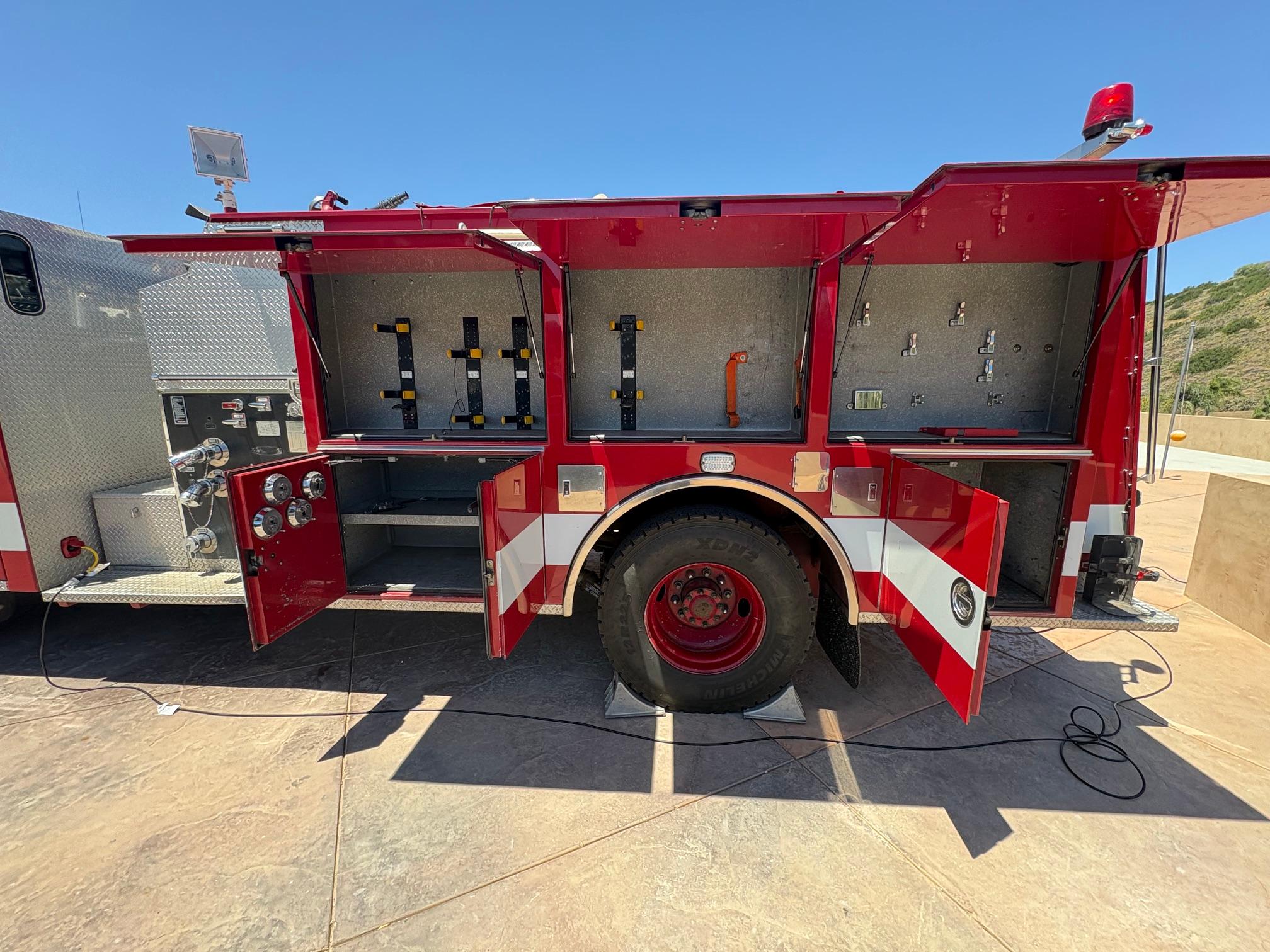1995 Pierce Saber Pumper - image 4