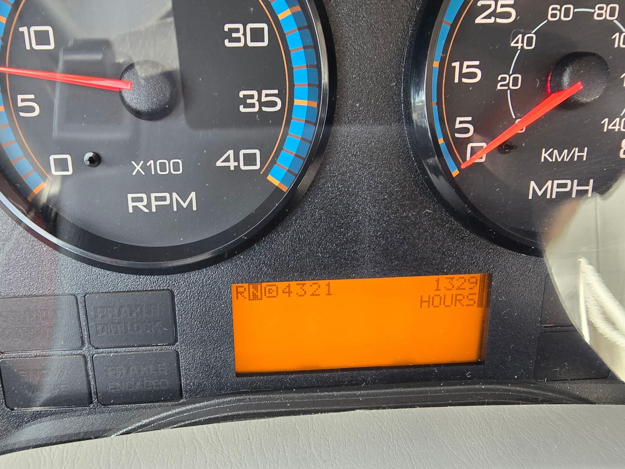 2009 International 4400 Engine (1250/1000) - image 8