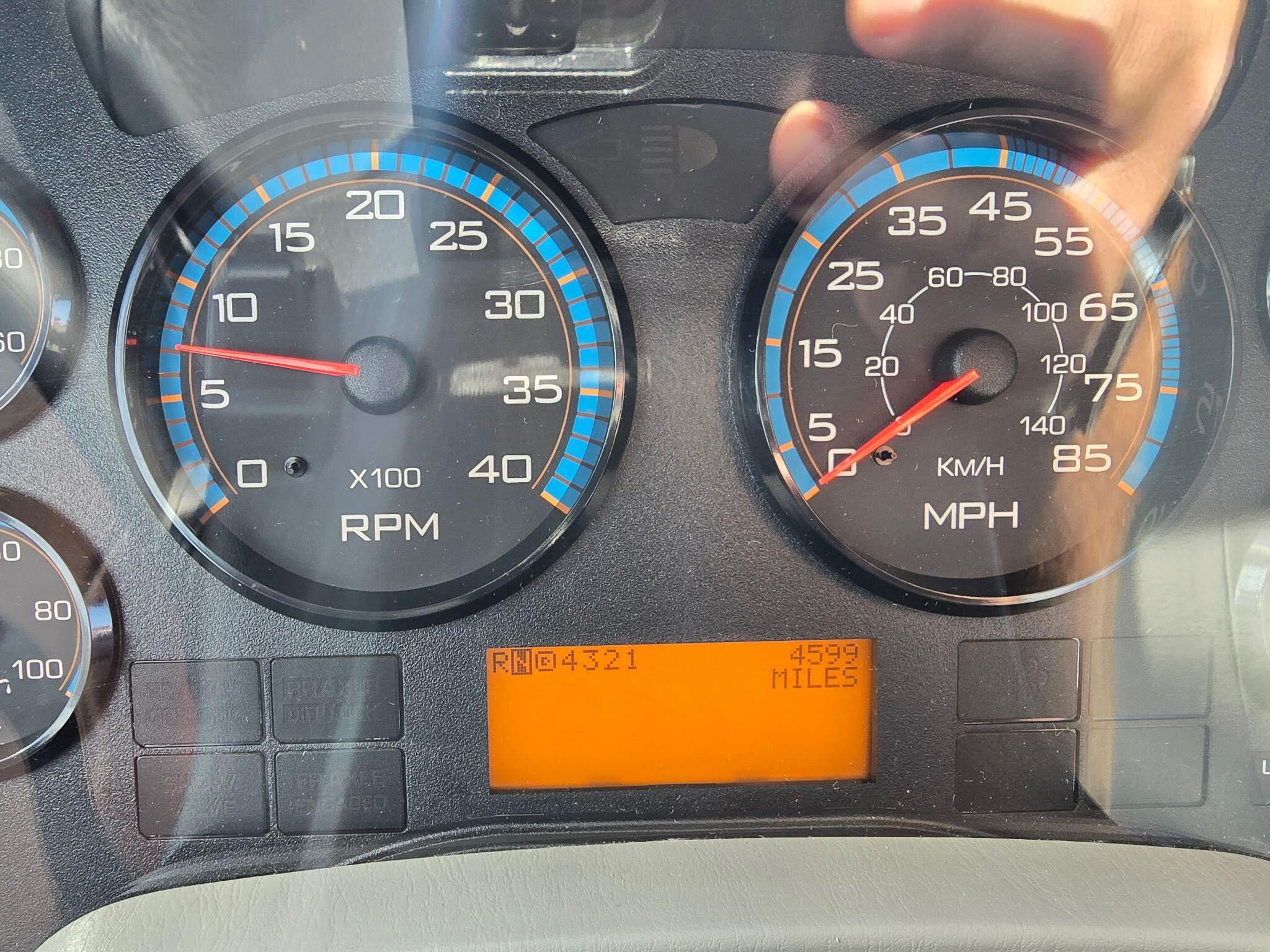 2009 International 4400 Engine (1250/1000) - image 9