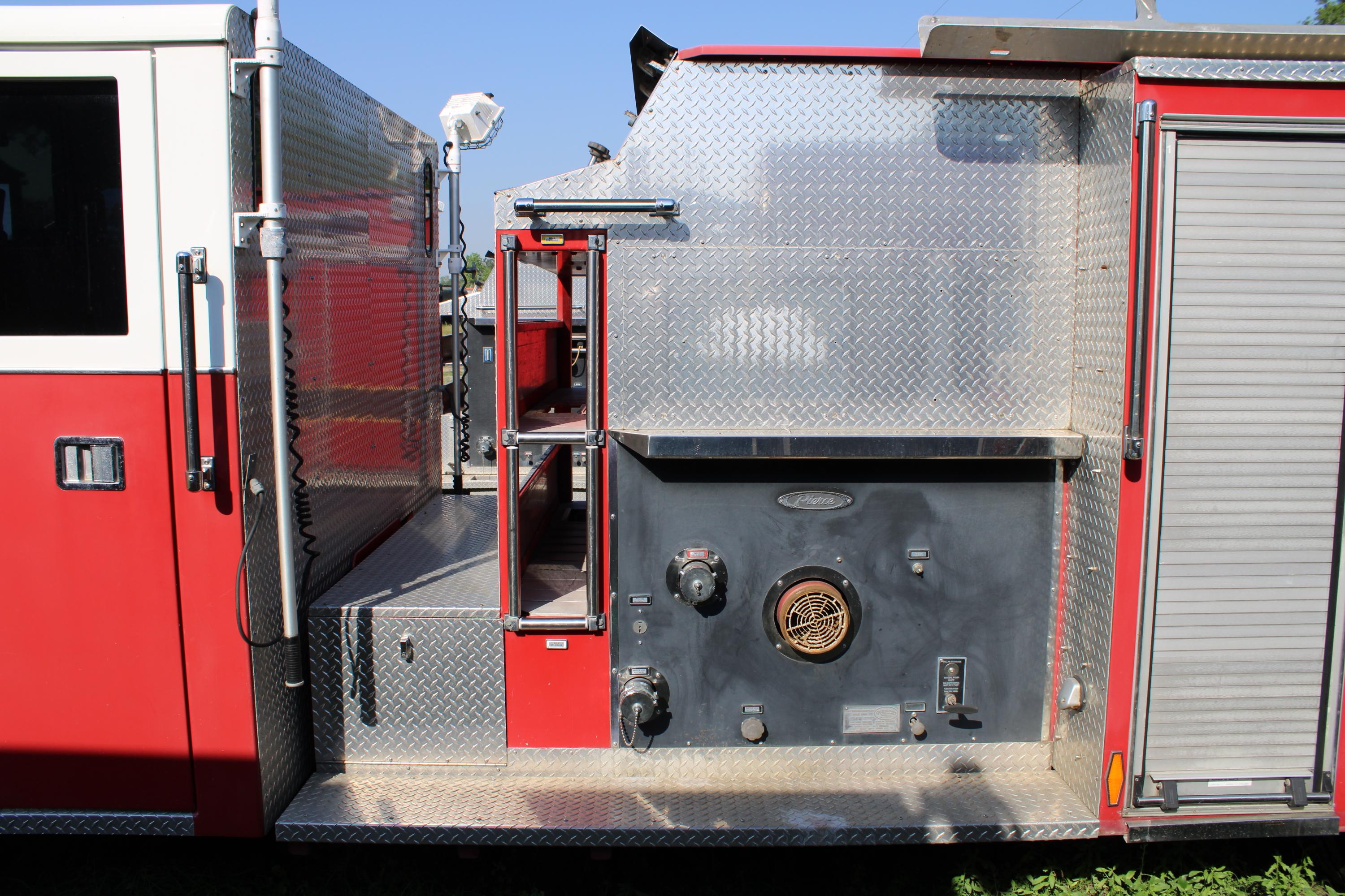 1994 Pierce Saber Pumper - image 4