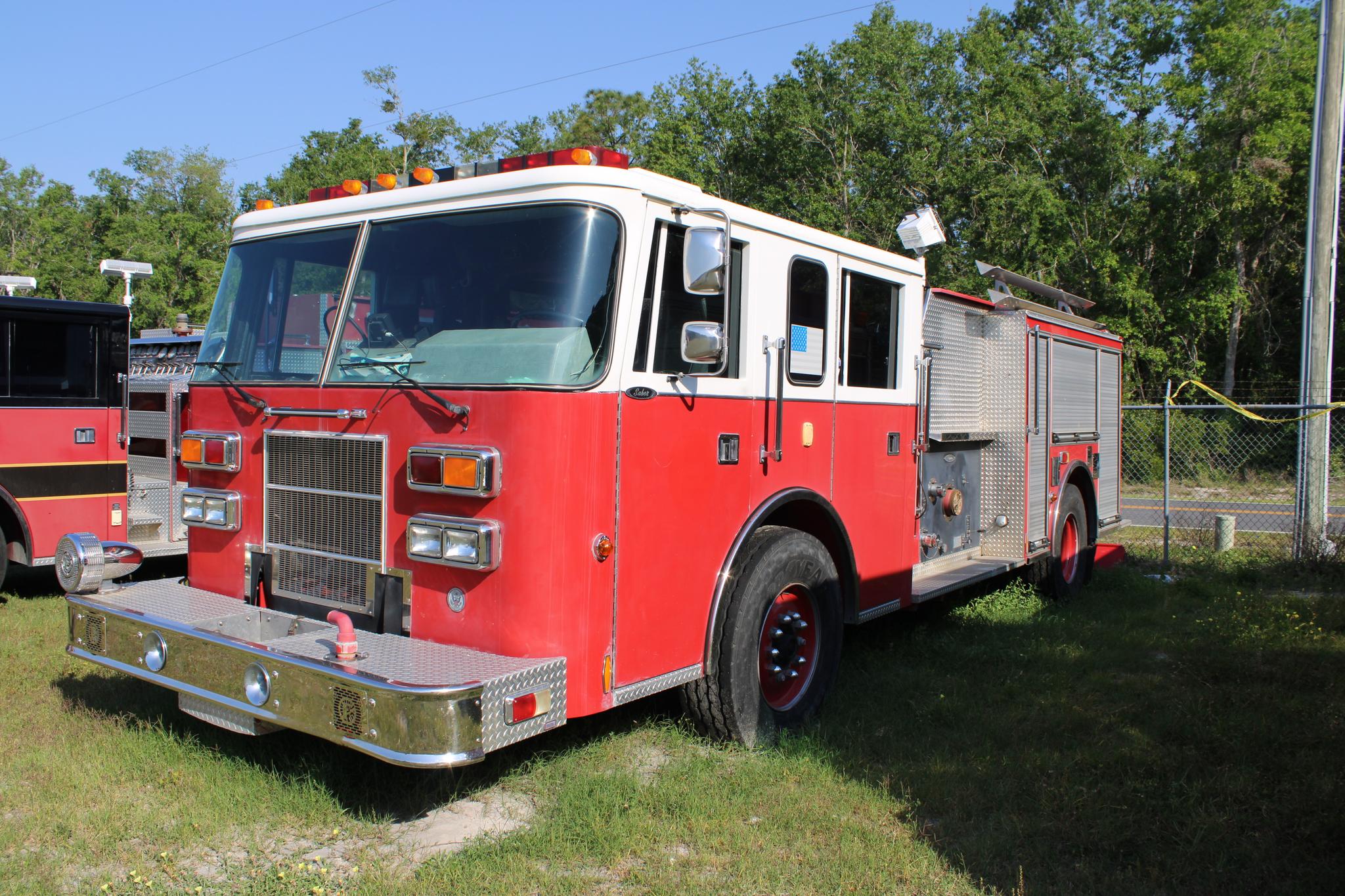1994 Pierce Saber Pumper - image 2