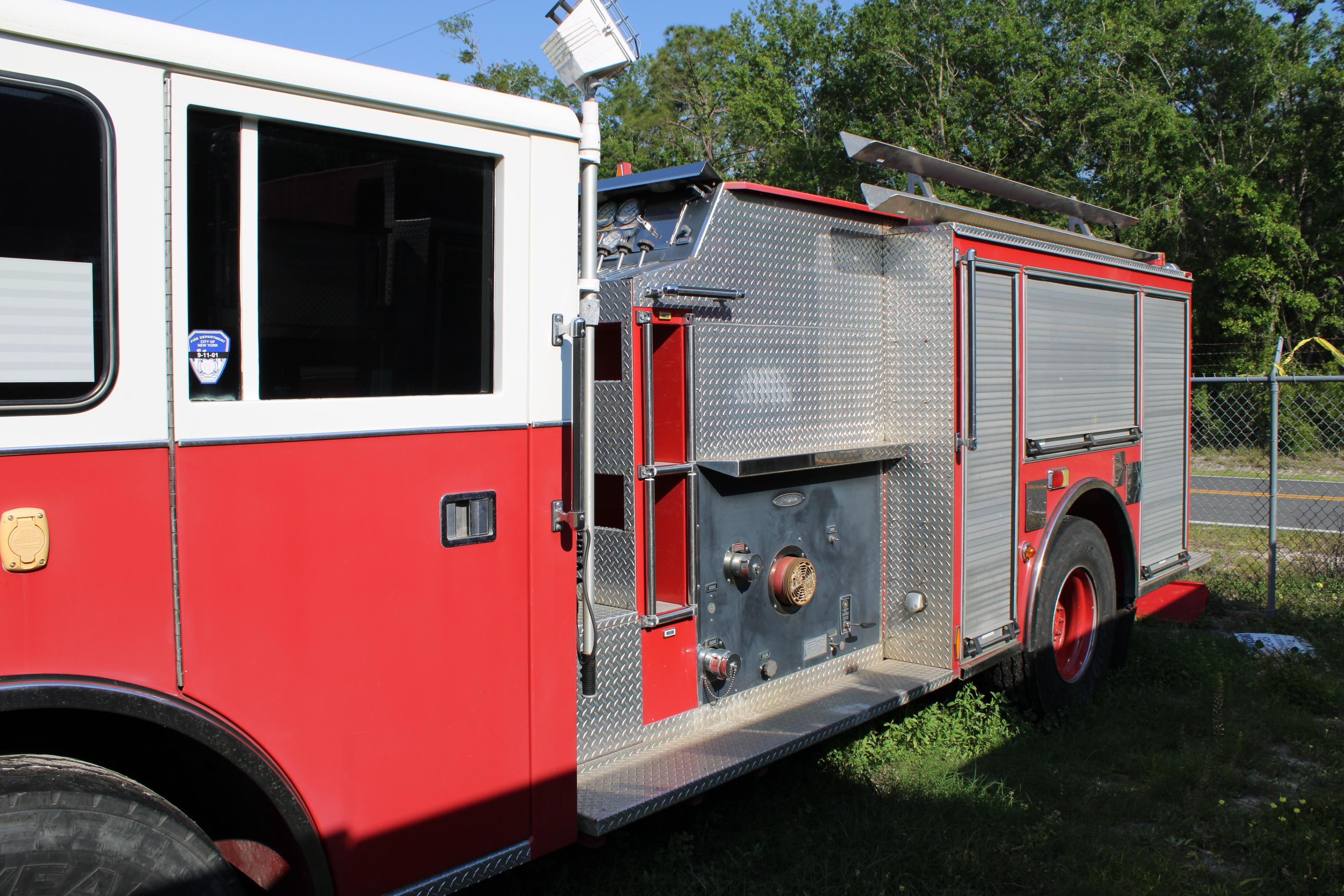 1994 Pierce Saber Pumper - image 3