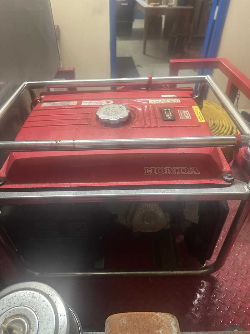 Honda 5000 Watt Gasoline Portable Generator — photo 4