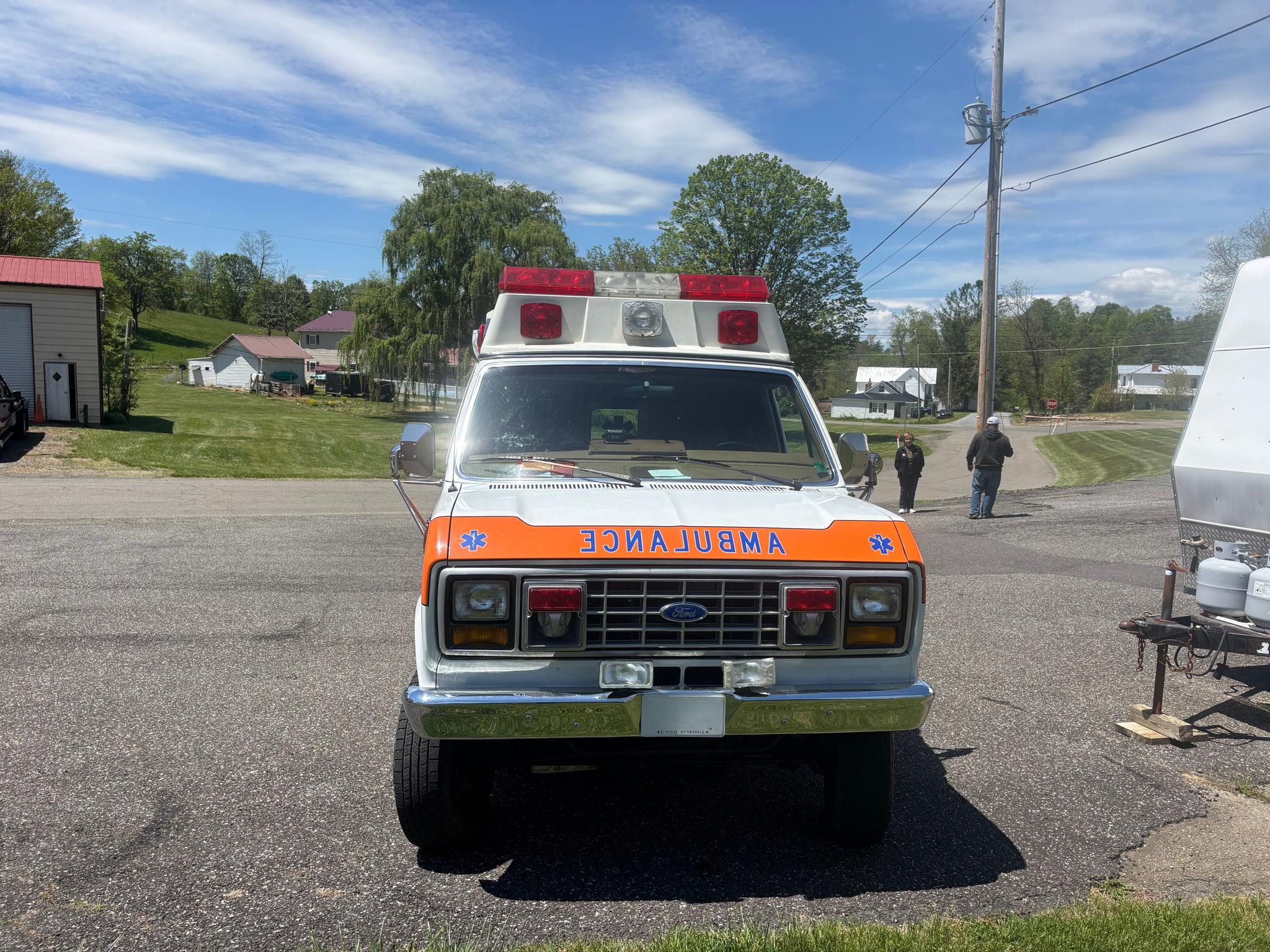 1992 Ford Type III Ambulance - image 3