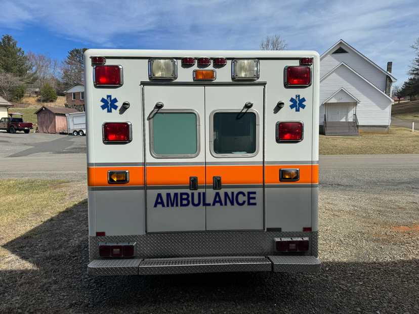 1996 Ford F350 Type III Ambulance — photo 7