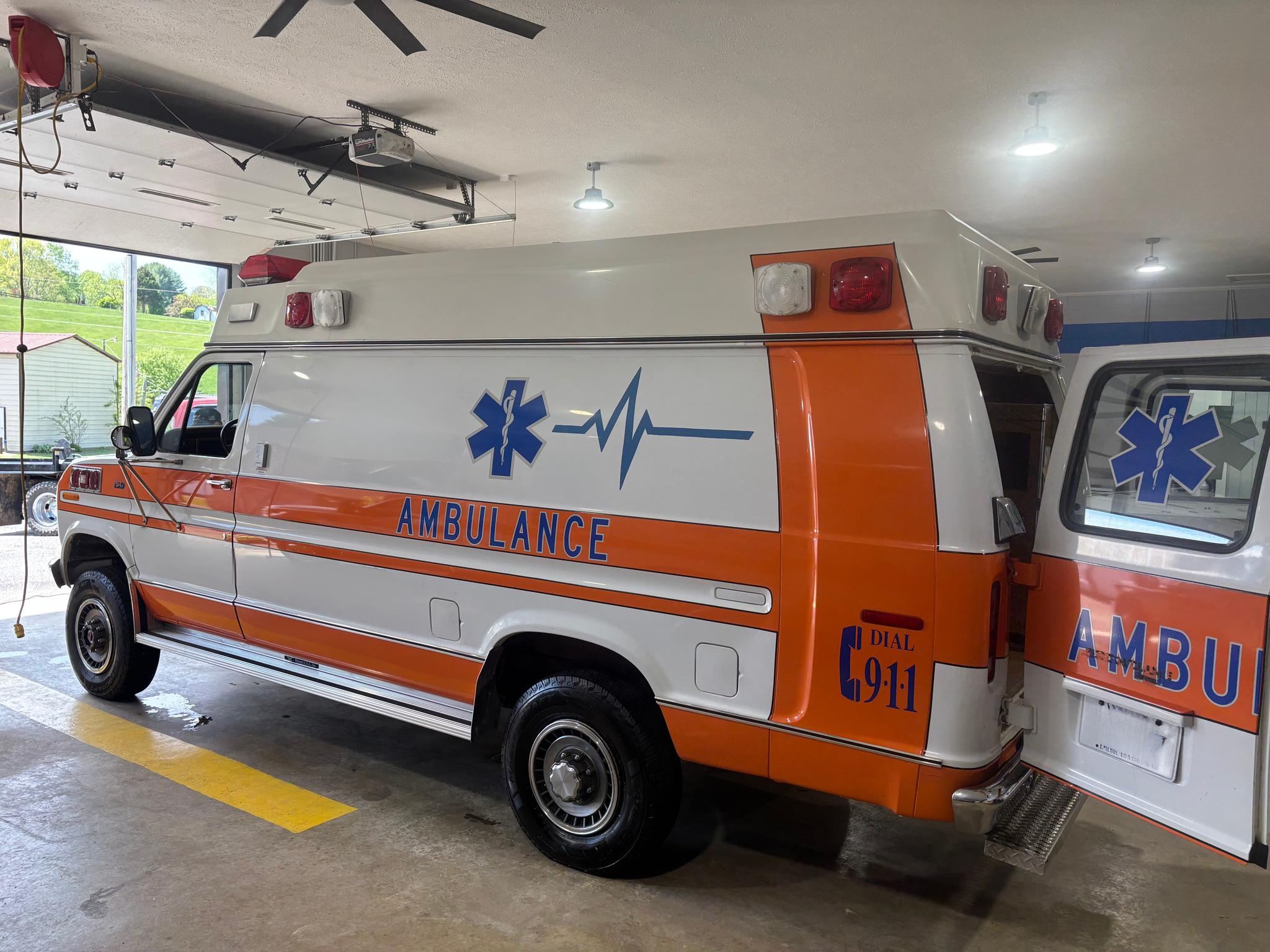 1992 Ford Type III Ambulance - image 5