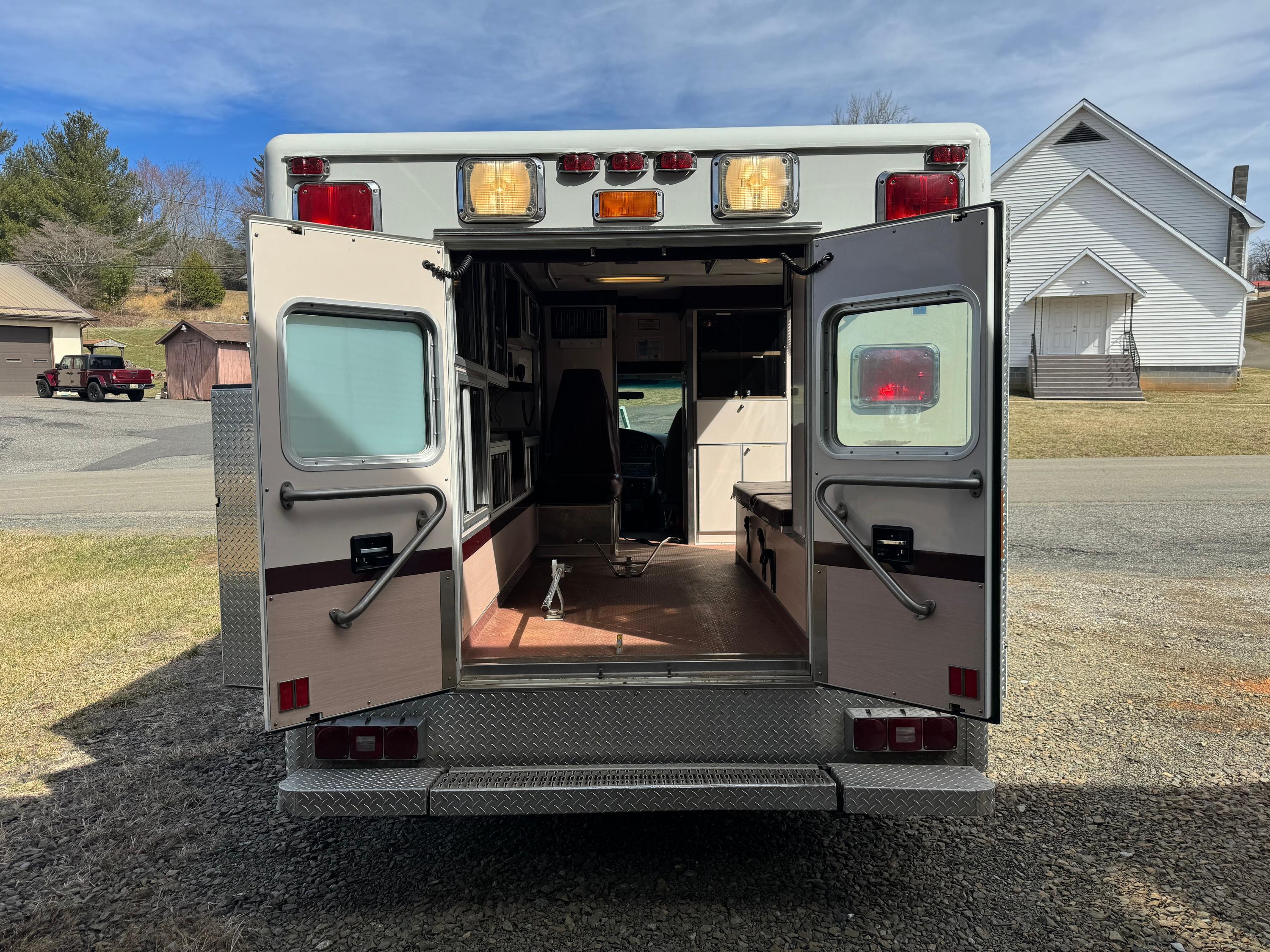 1996 Ford F350 Type III Ambulance - image 10