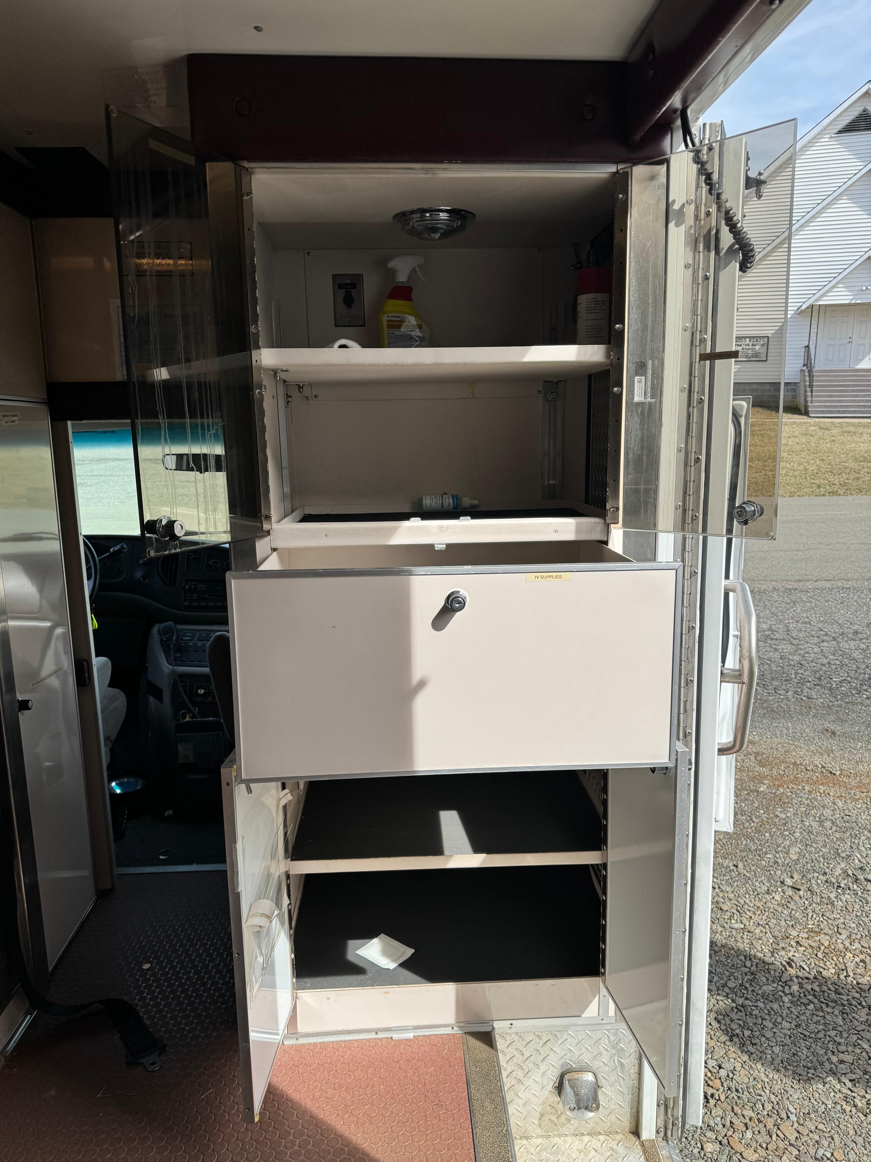 1996 Ford F350 Type III Ambulance - image 23