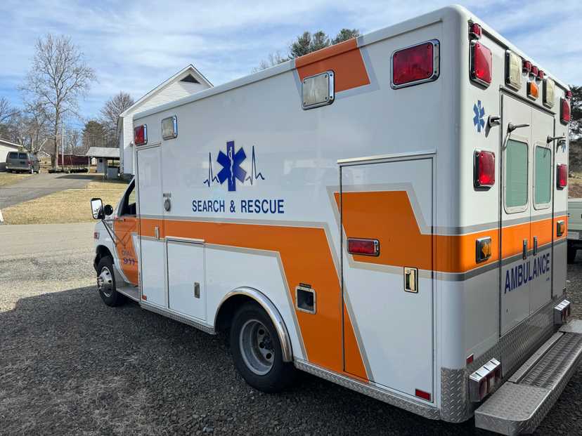 1996 Ford F350 Type III Ambulance — photo 8