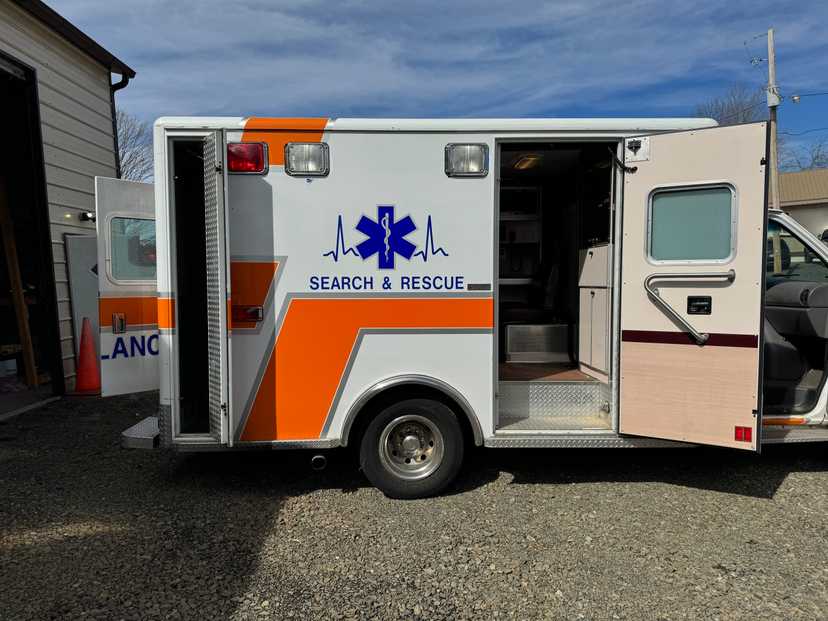1996 Ford F350 Type III Ambulance — photo 4