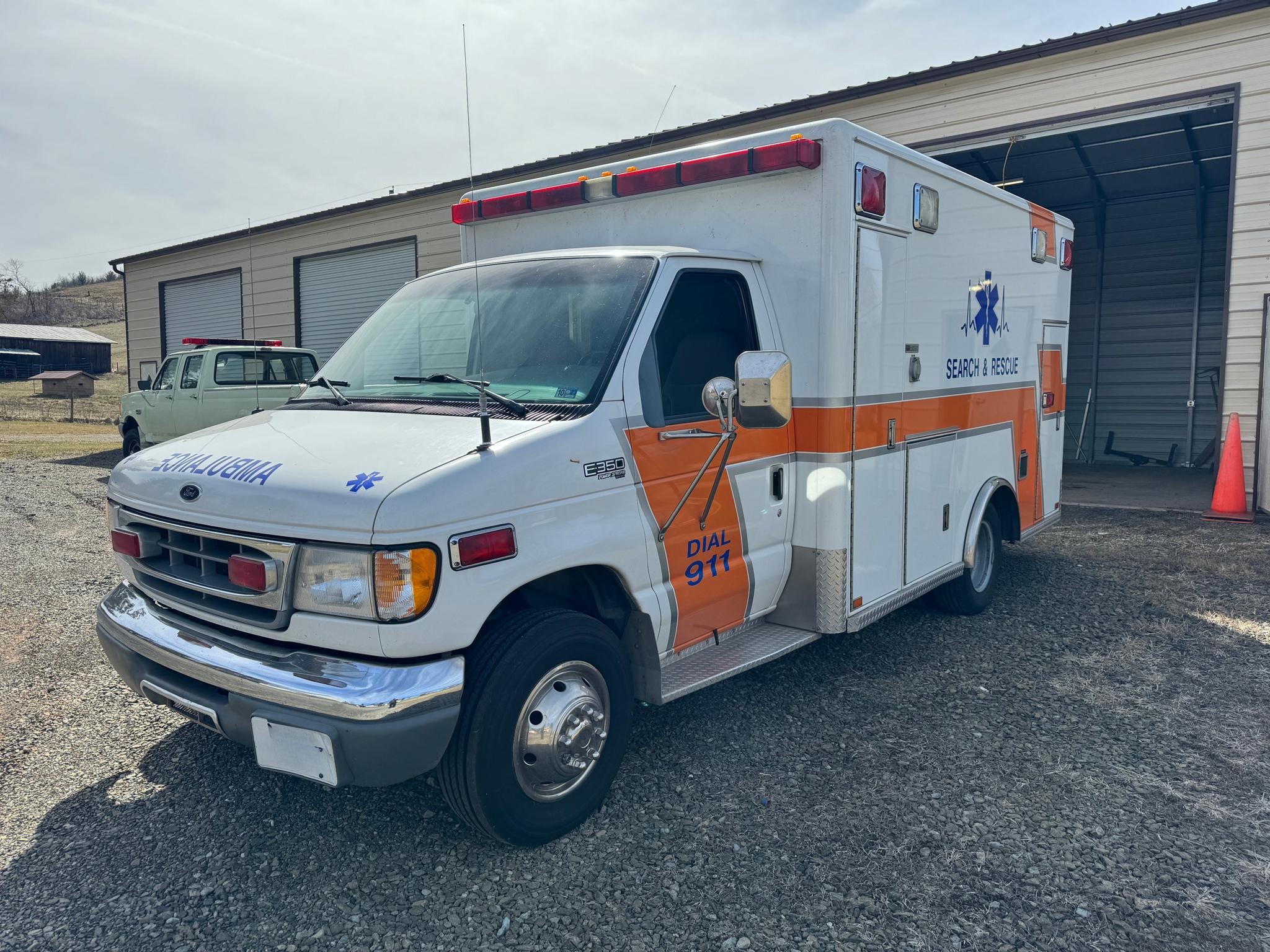 1996 Ford F350 Type III Ambulance - image 1