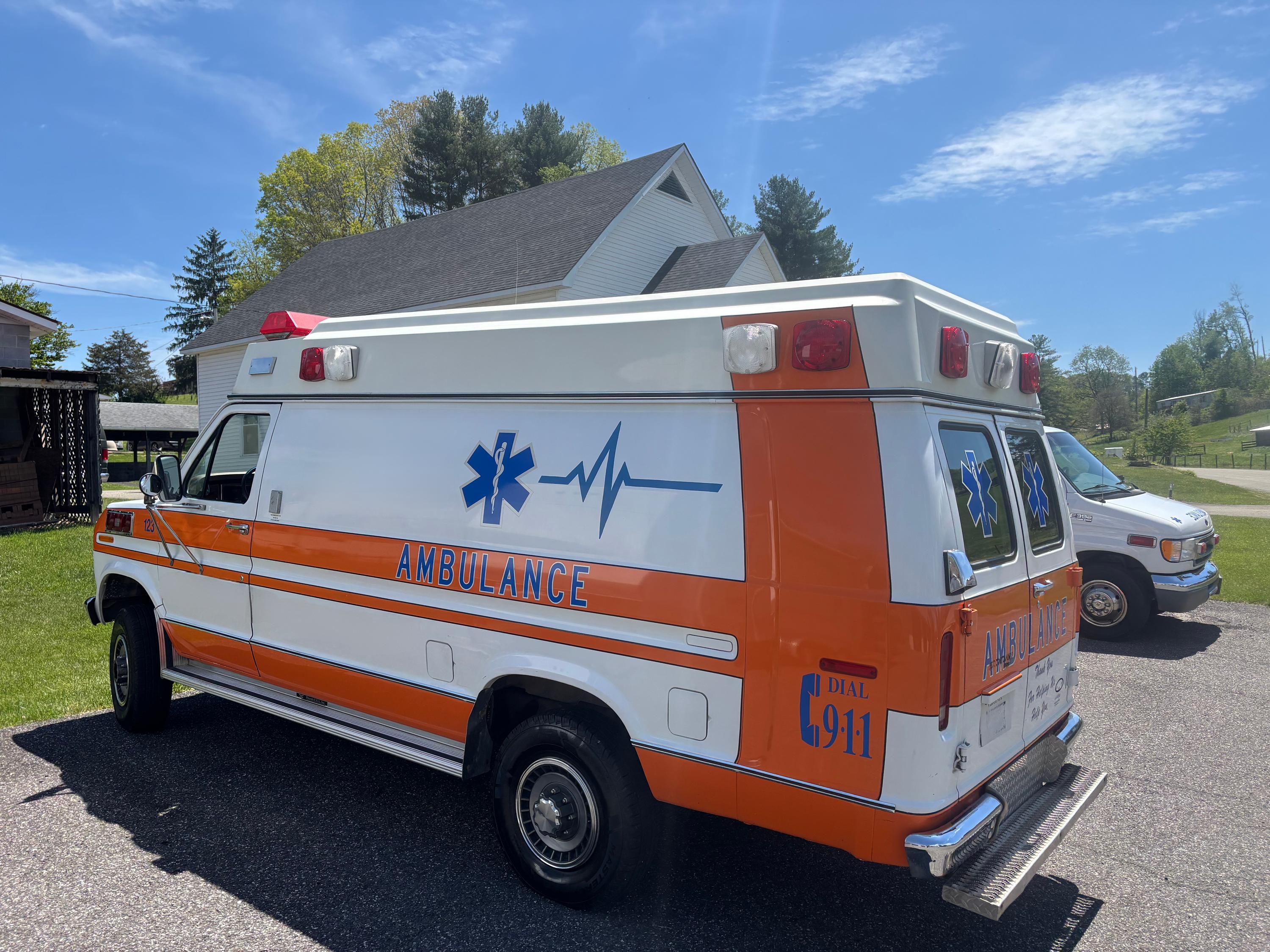 1992 Ford Type III Ambulance - image 2