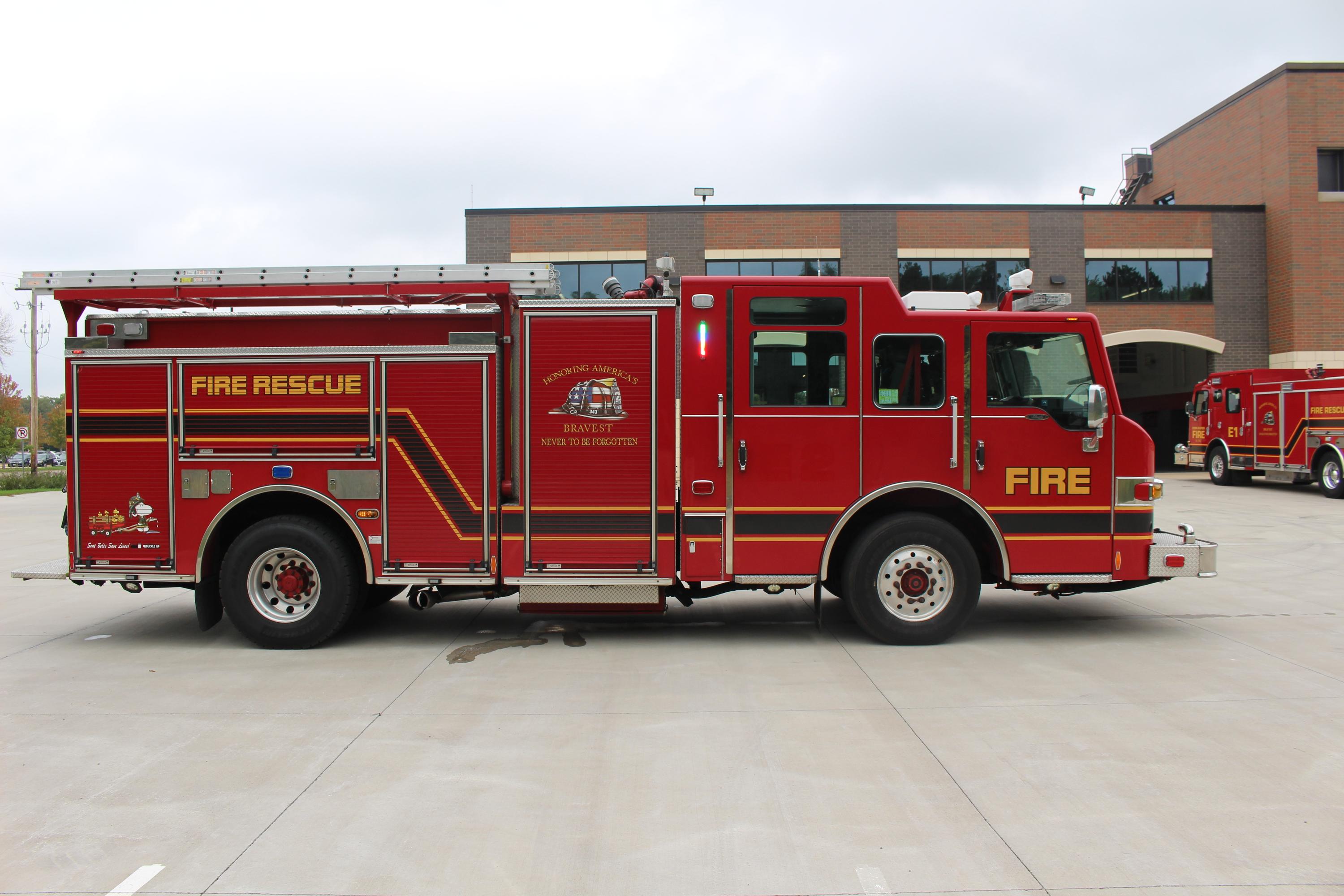 2010 Pierce Velocity Pumper - image 11