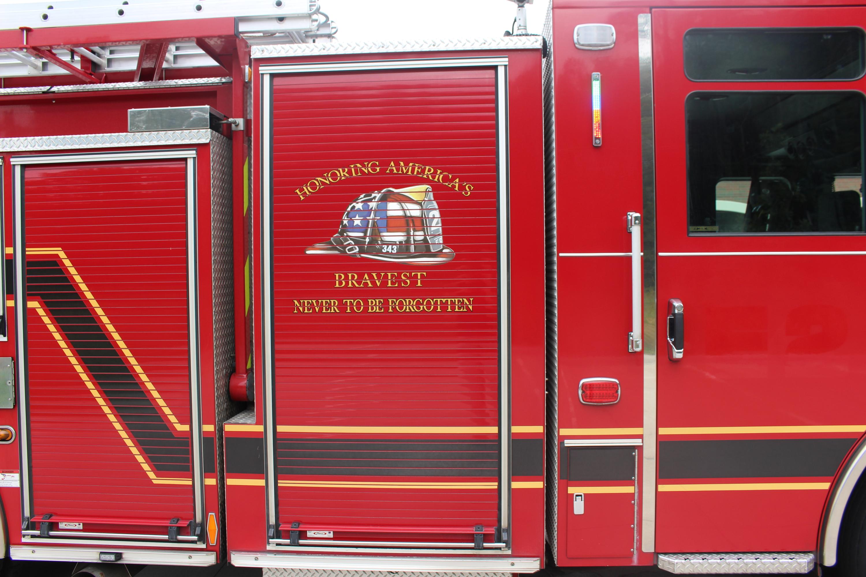 2010 Pierce Velocity Pumper - image 12