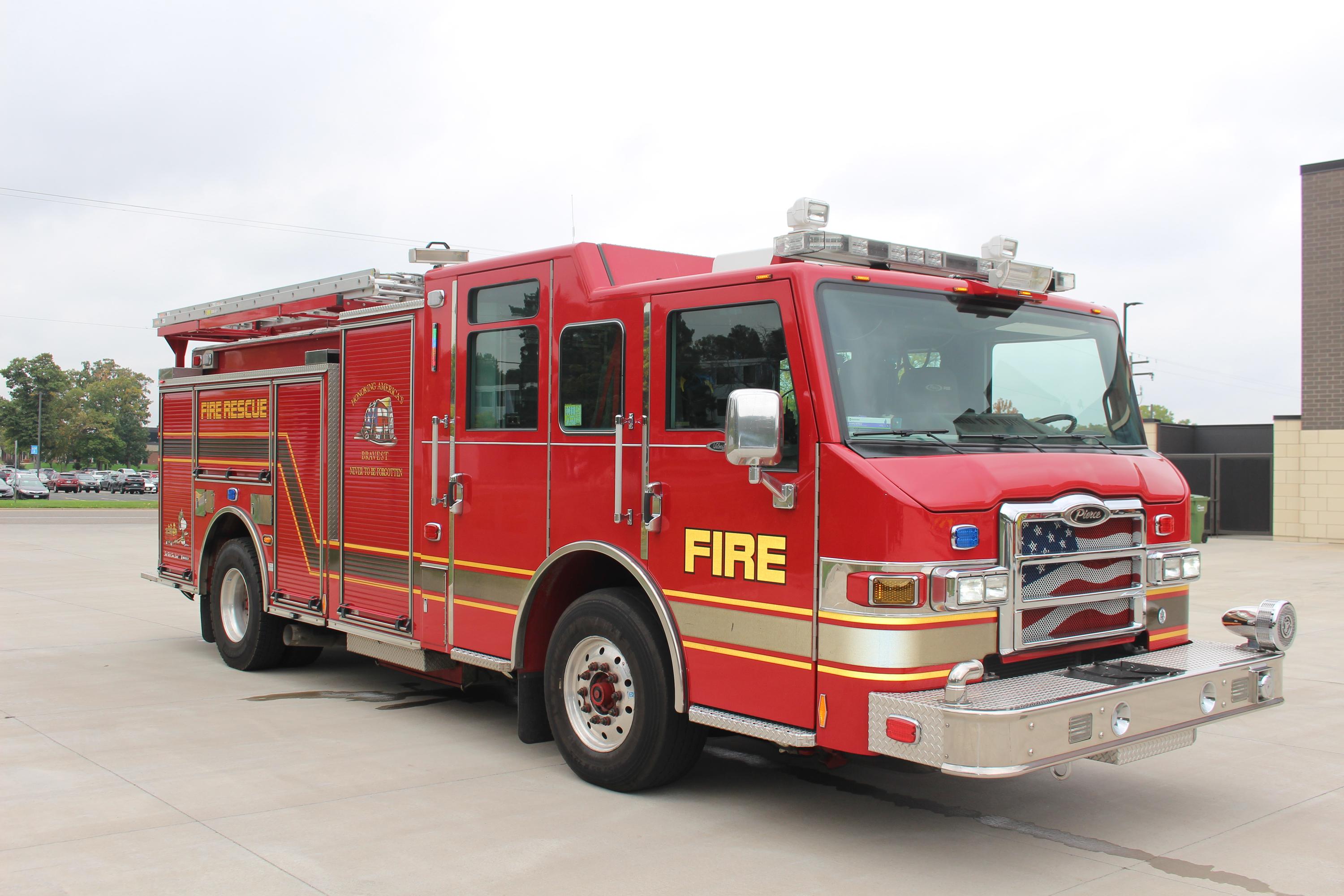 2010 Pierce Velocity Pumper - image 3