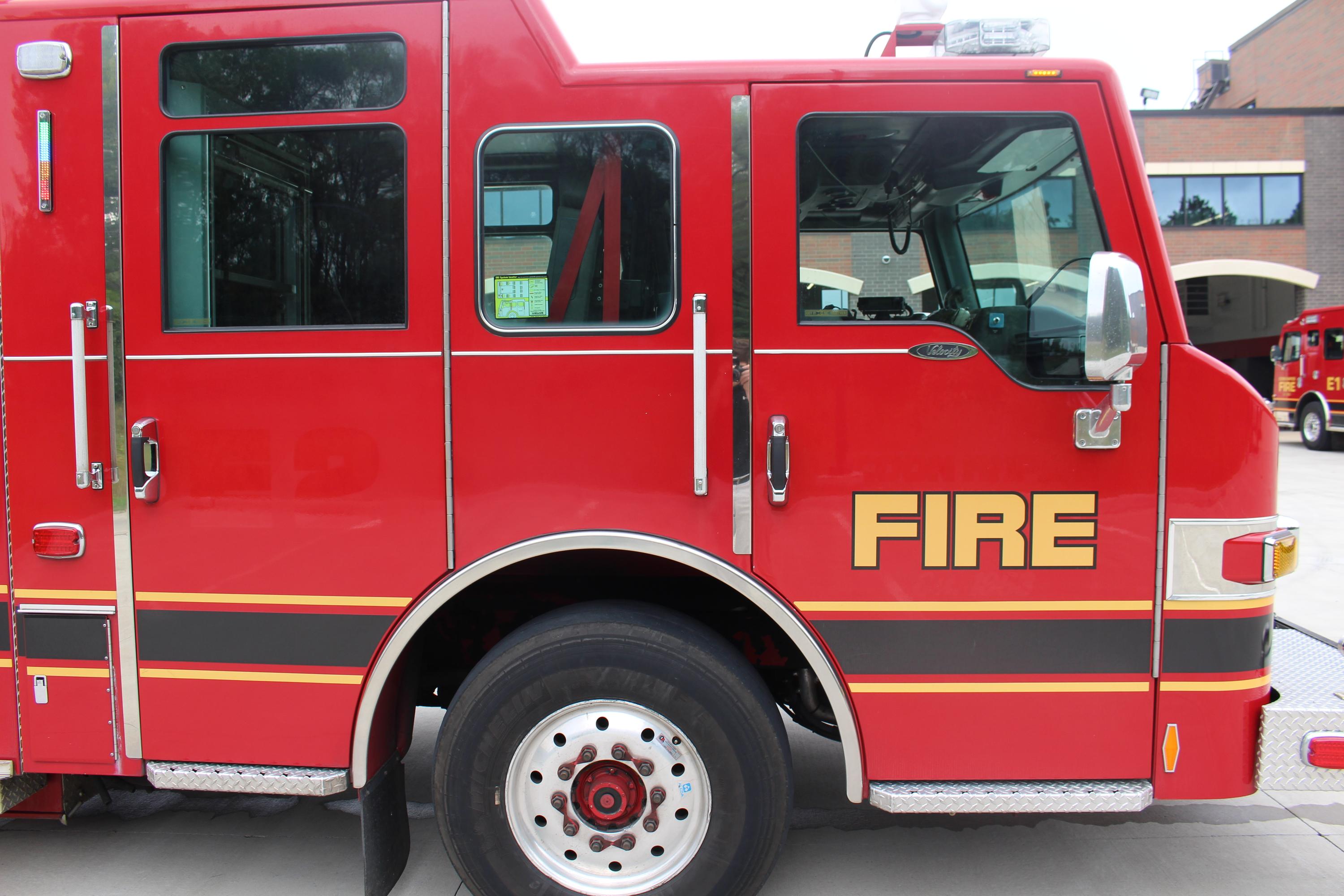 2010 Pierce Velocity Pumper - image 5