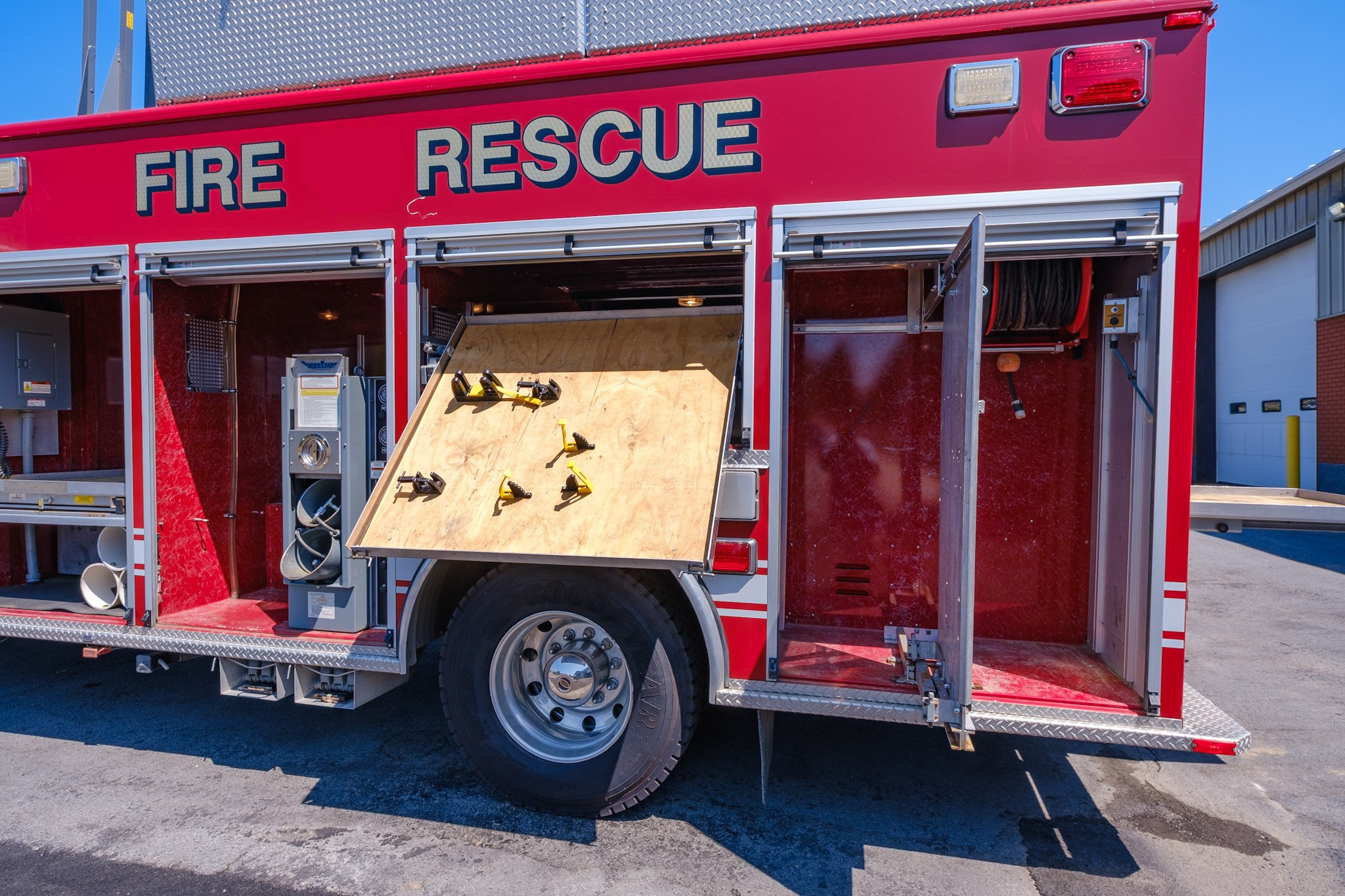 2010 KME Predator Heavy Rescue - image 24