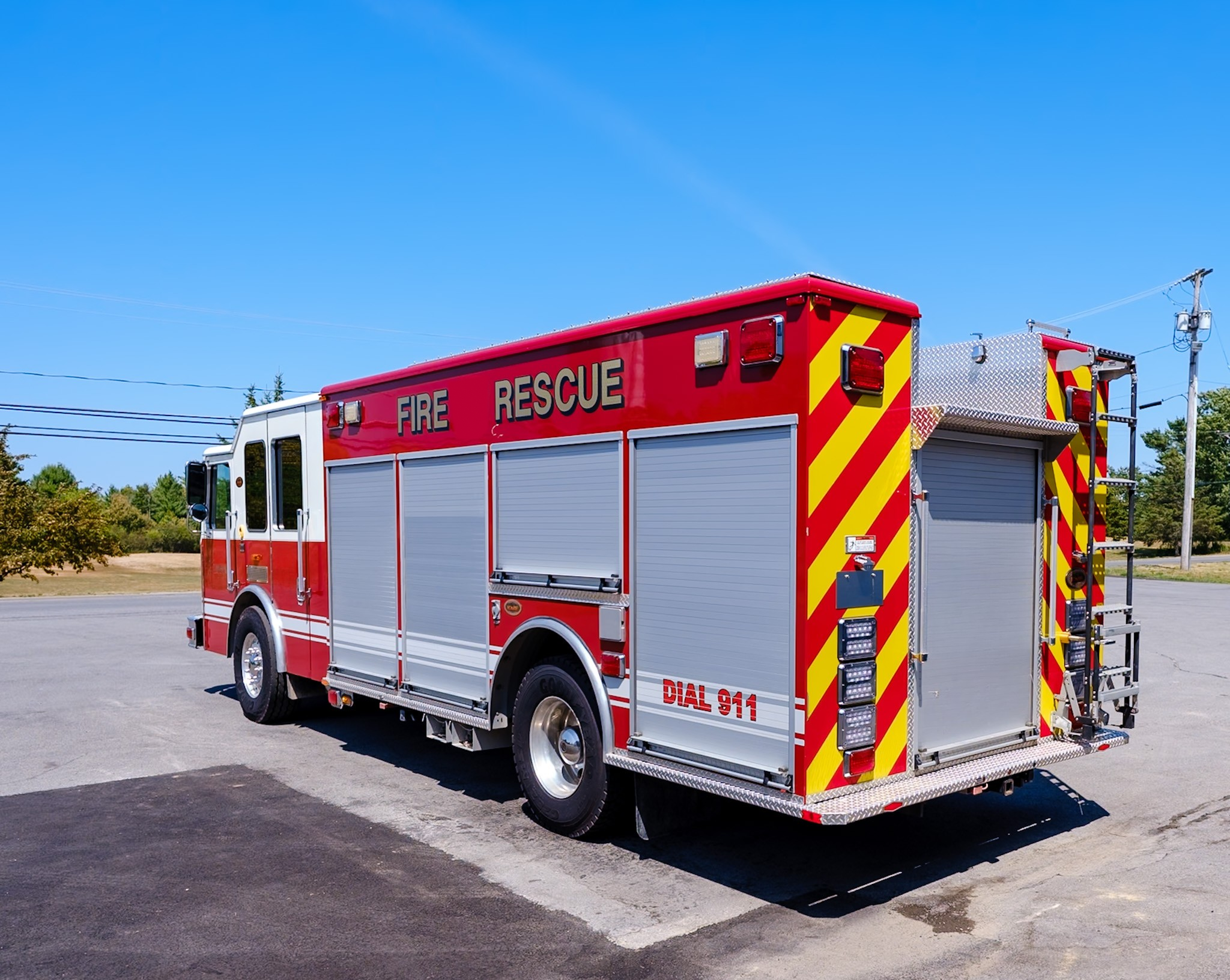2010 KME Predator Heavy Rescue - image 10