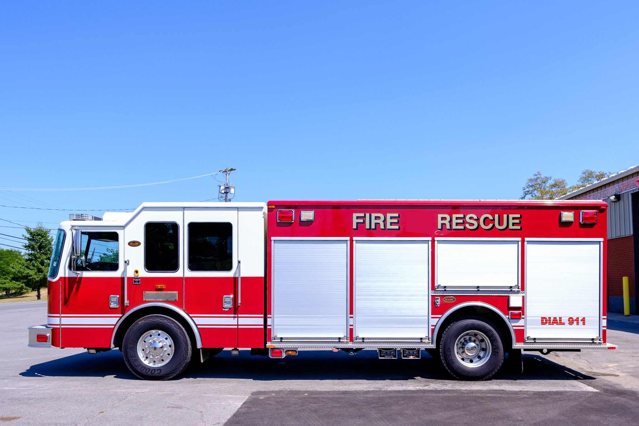 2010 KME Predator Heavy Rescue - image 6