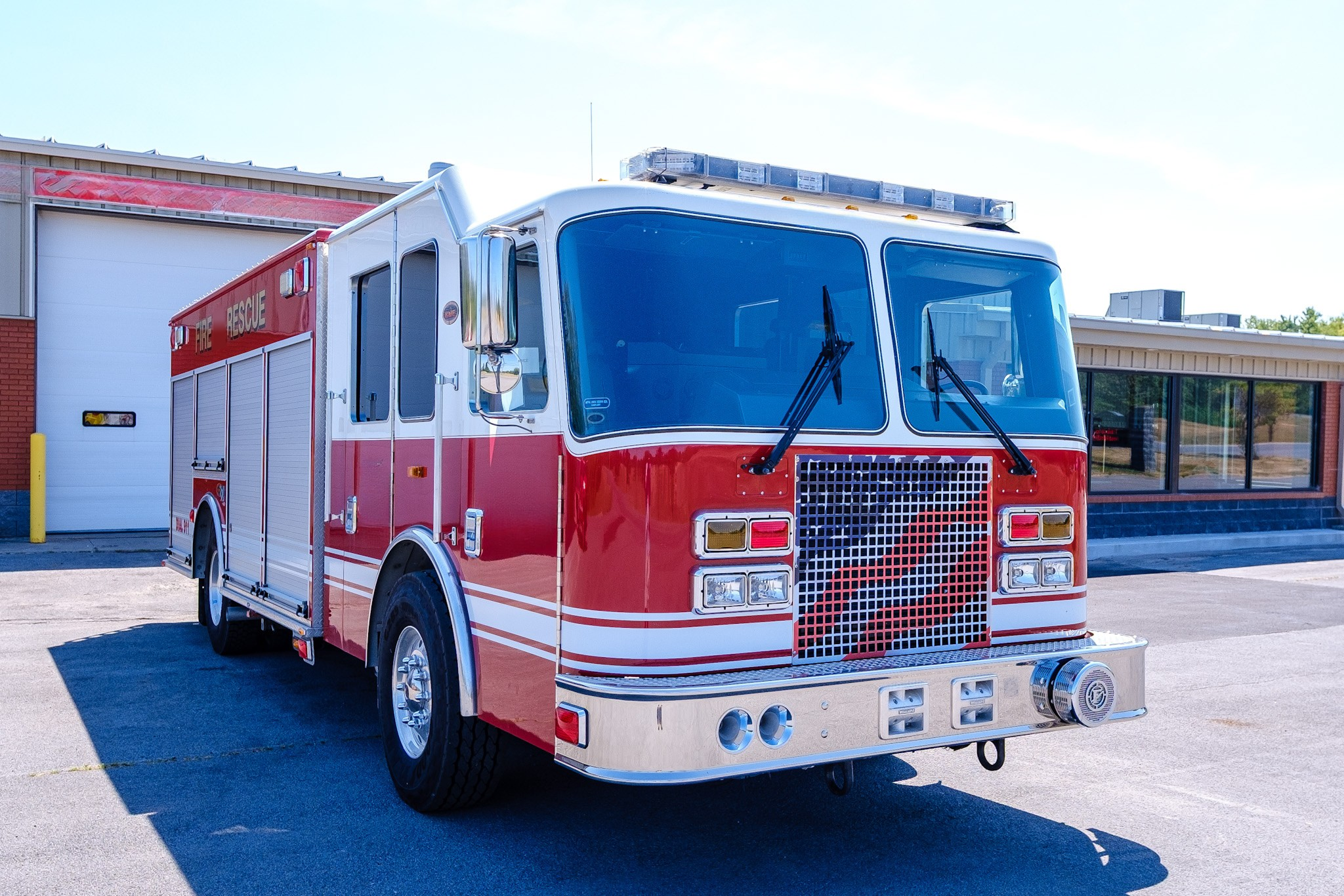2010 KME Predator Heavy Rescue - image 2