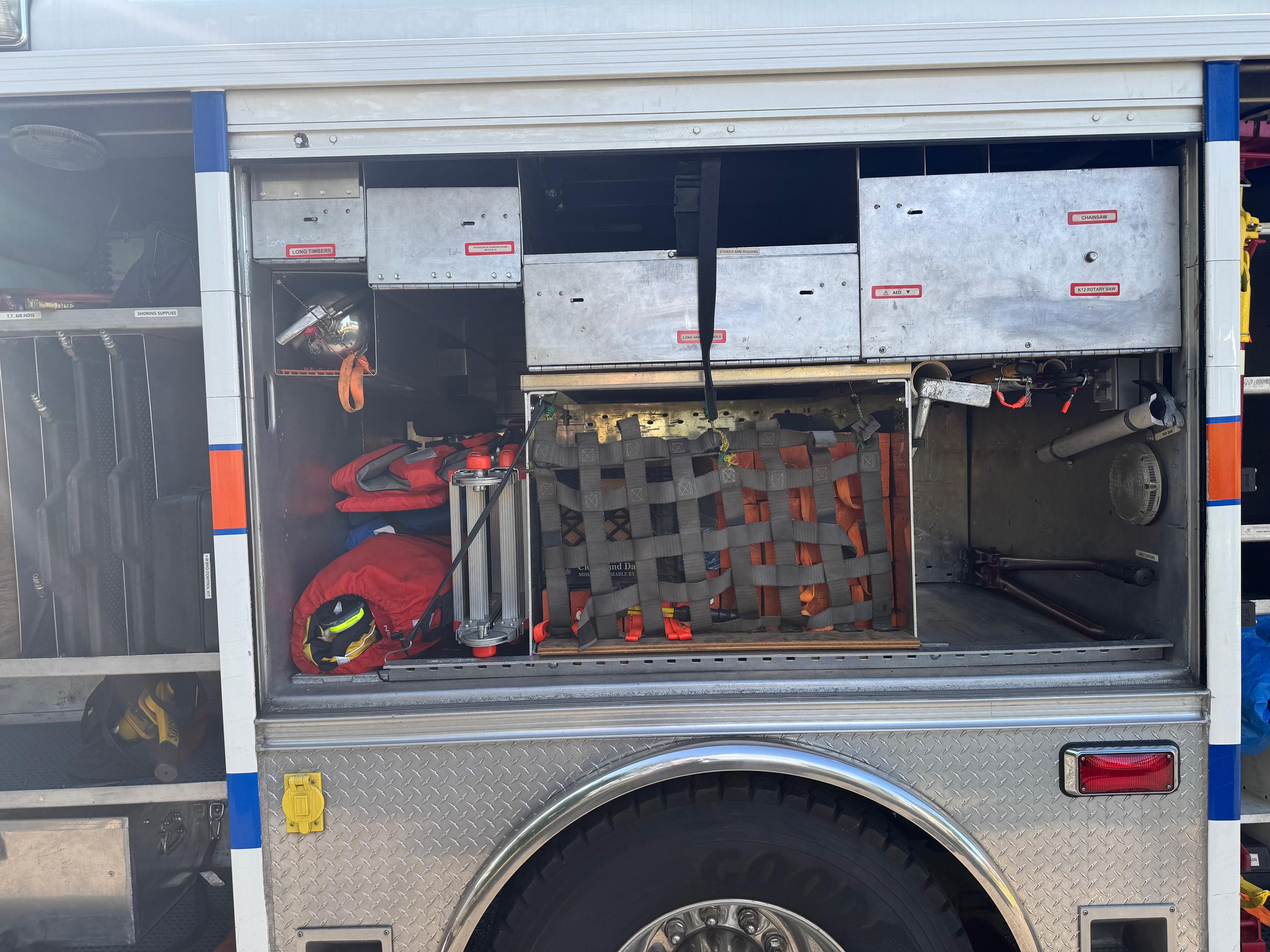 1997 Ford Medium Rescue - image 9