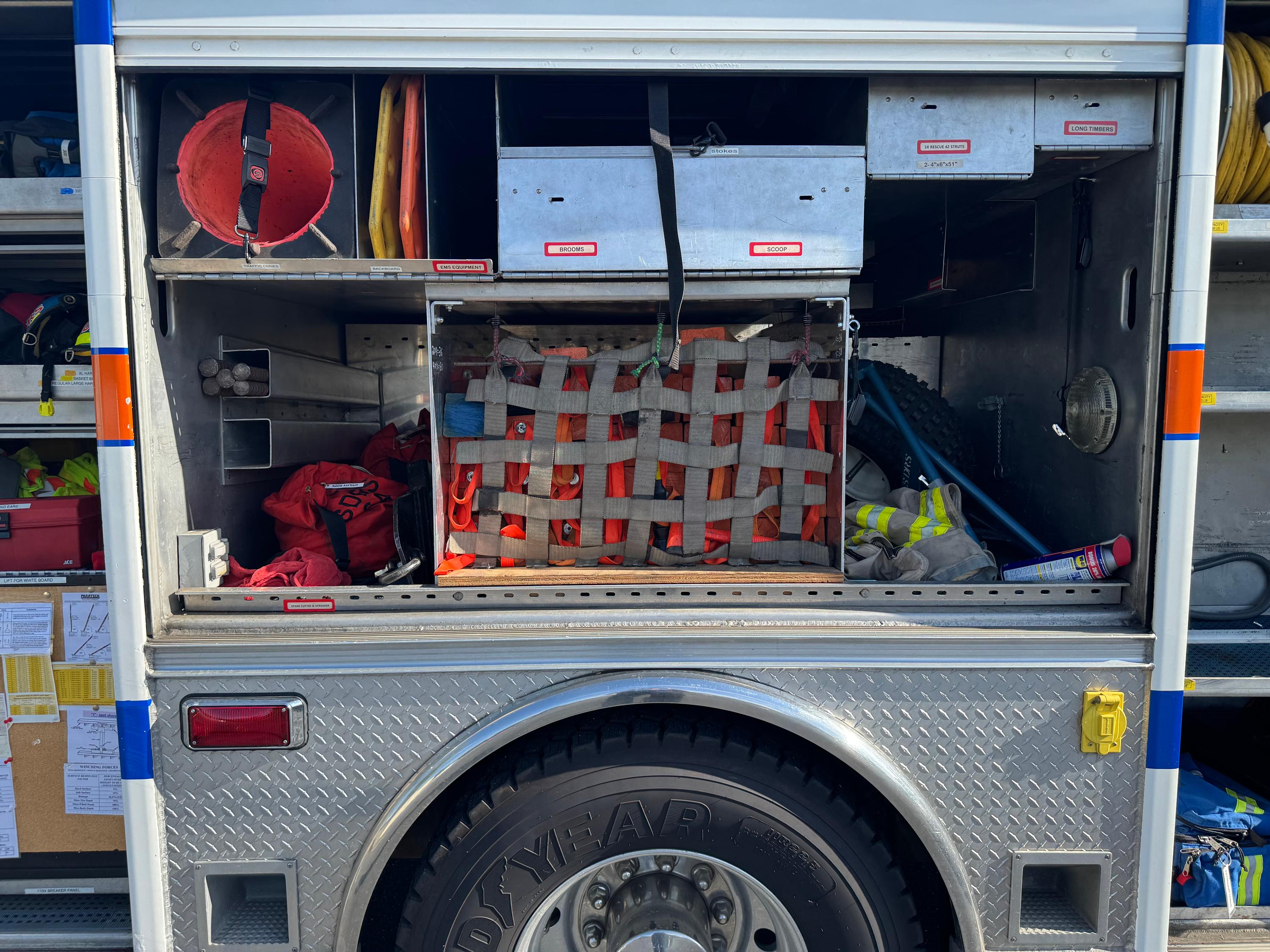 1997 Ford Medium Rescue - image 7