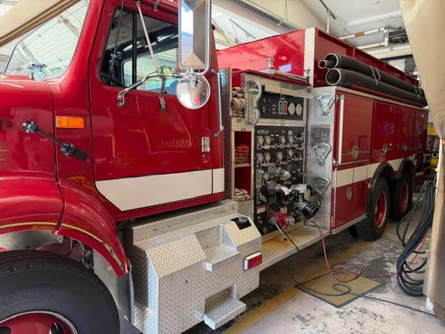 2001 International Pierce Pumper Tanker - image 2