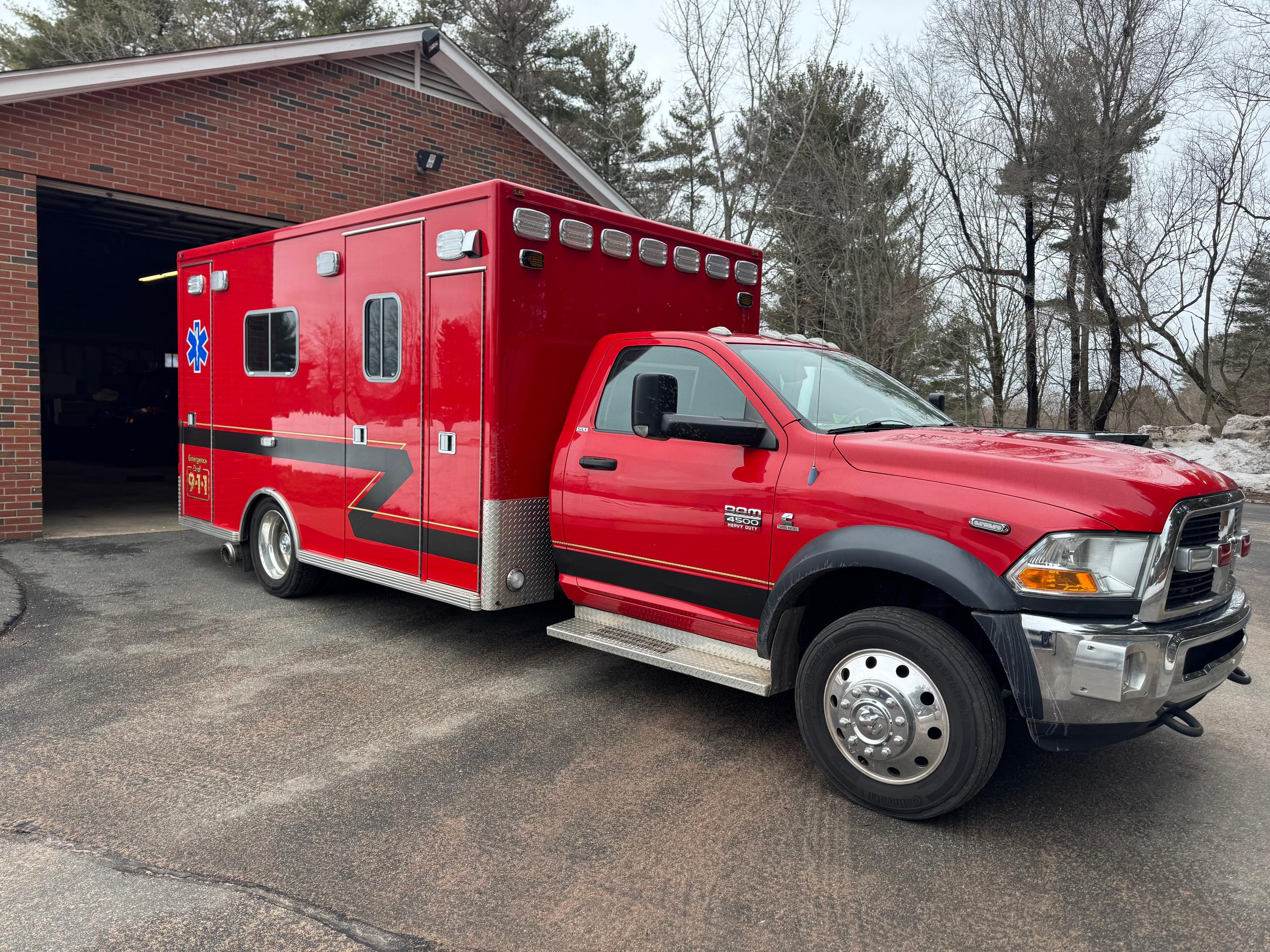 2011 LifeLine Dodge 4x4 Type I Ambulance - image 1