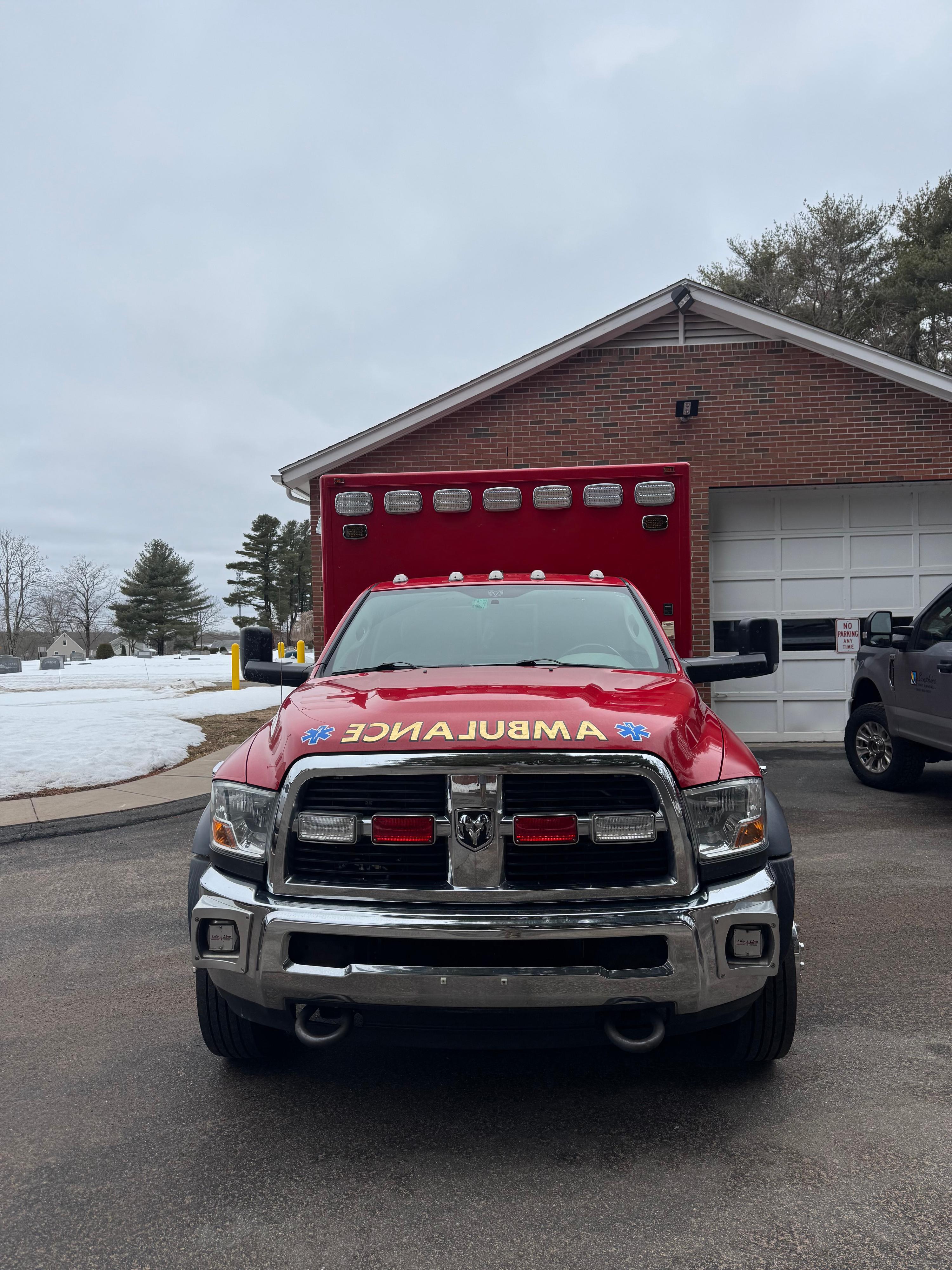 2011 LifeLine Dodge 4x4 Type I Ambulance - image 3