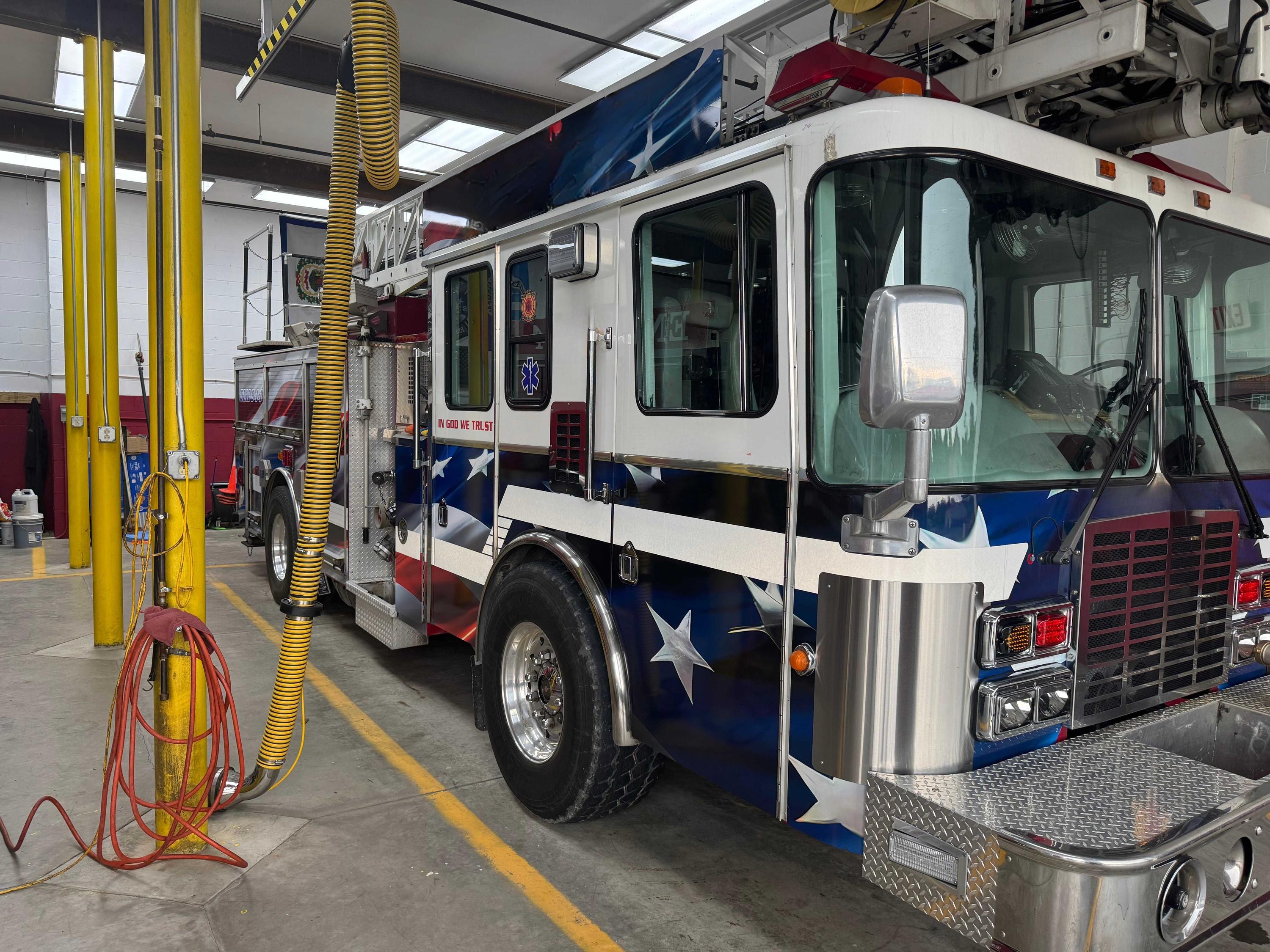 1995 HME 75' Quint - image 2