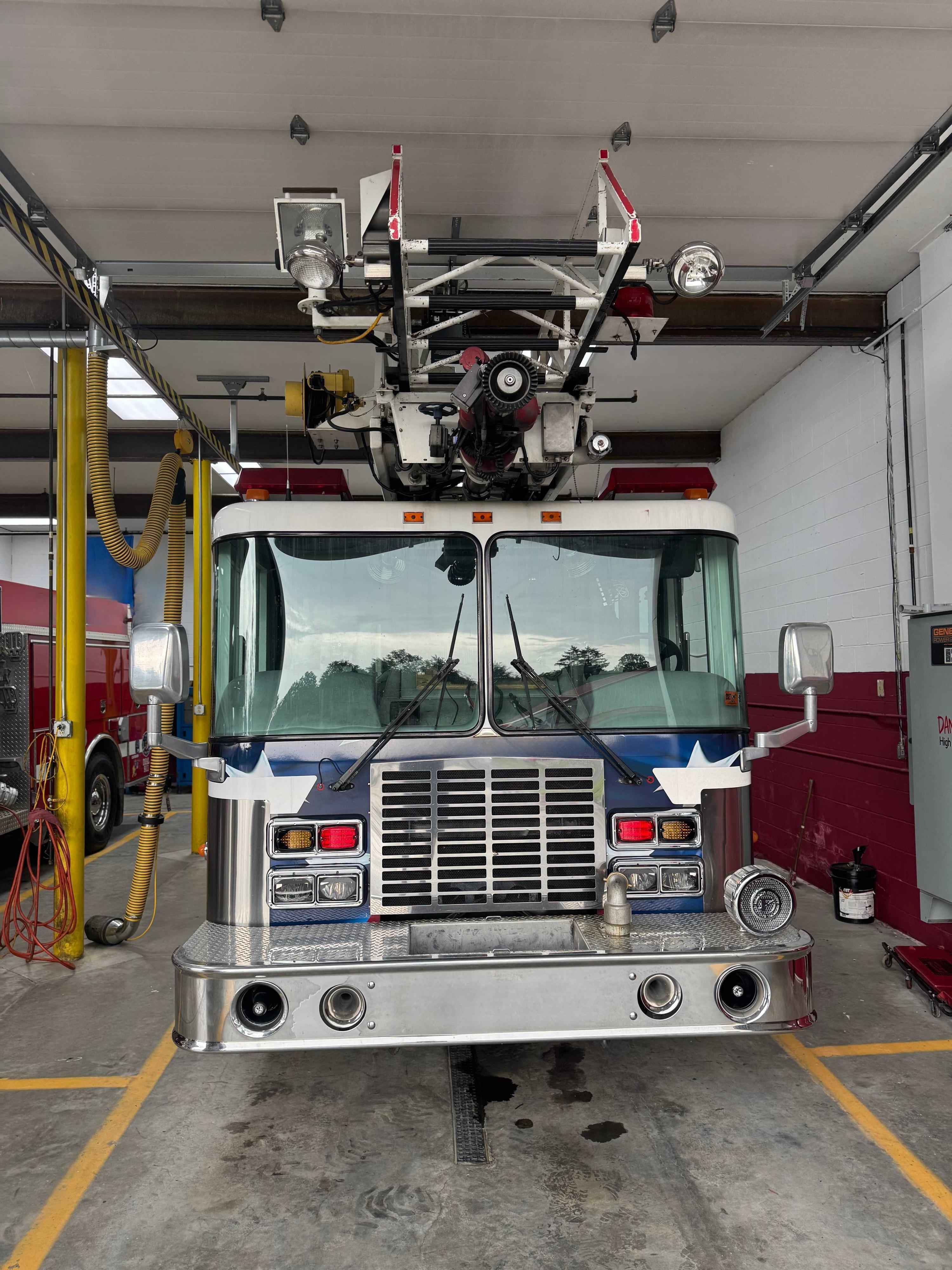 1995 HME 75' Quint - image 3