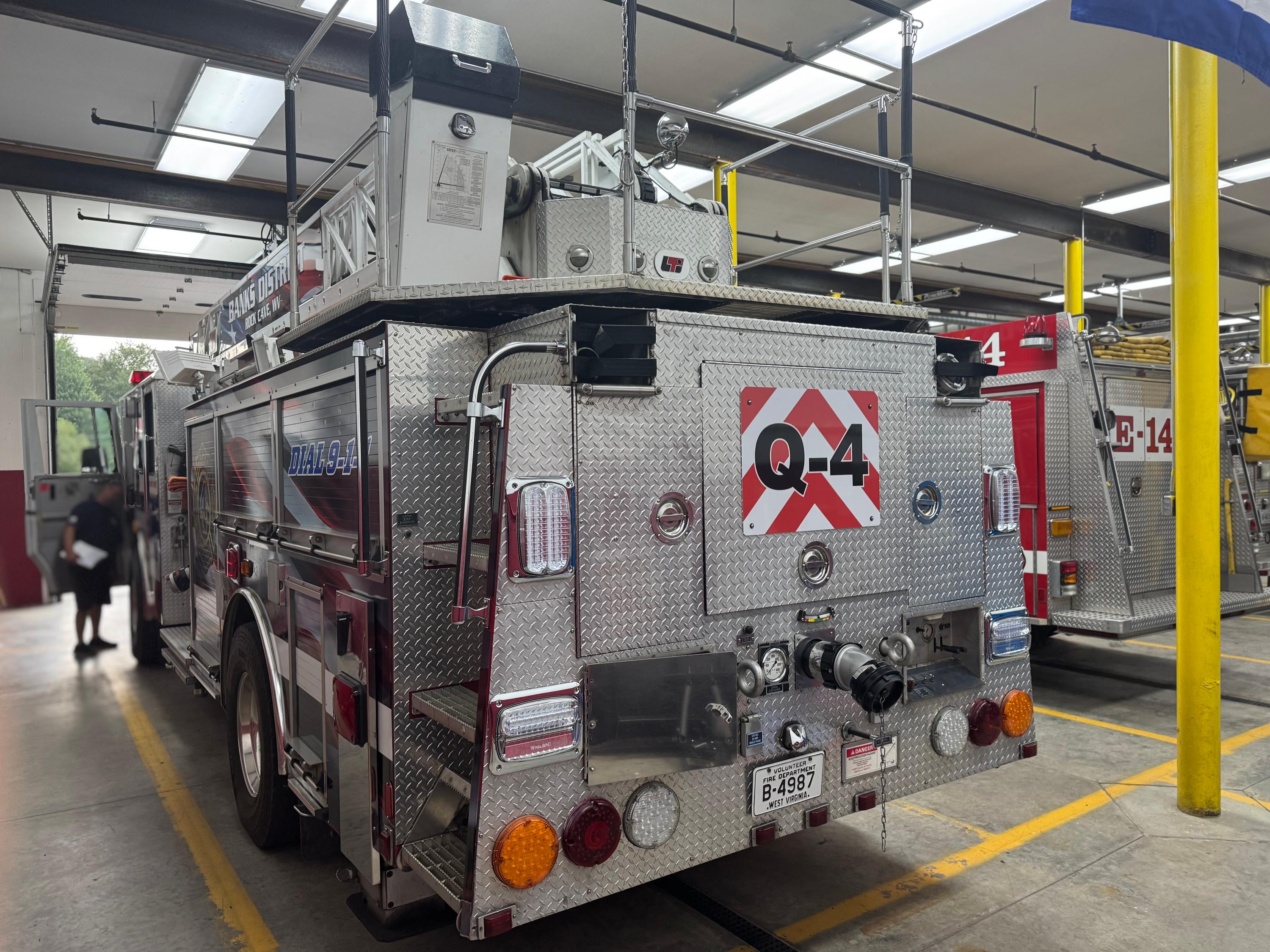 1995 HME 75' Quint - image 6