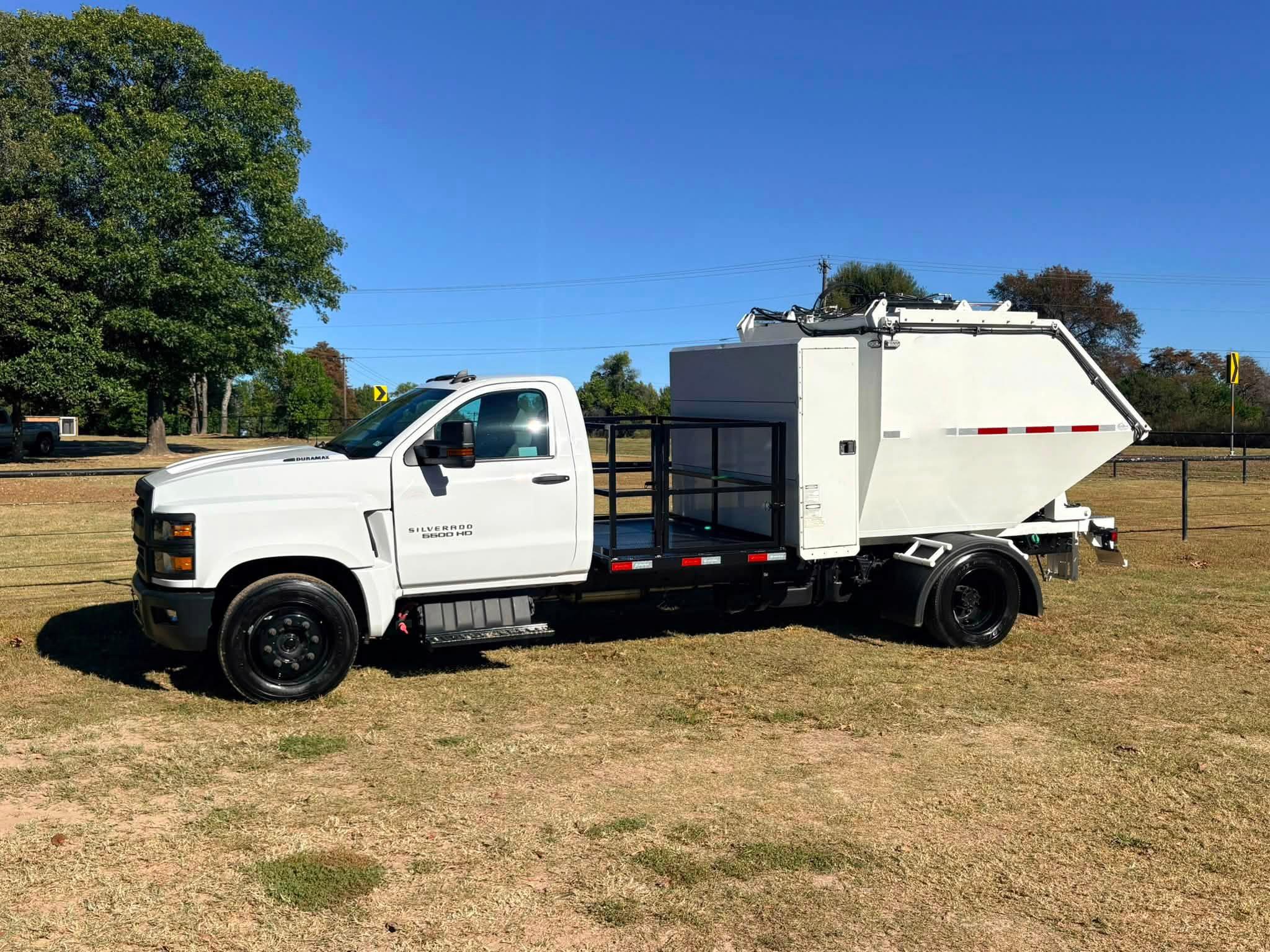2023 Chevrolet 5500 Satellite Dump Truck - image 1
