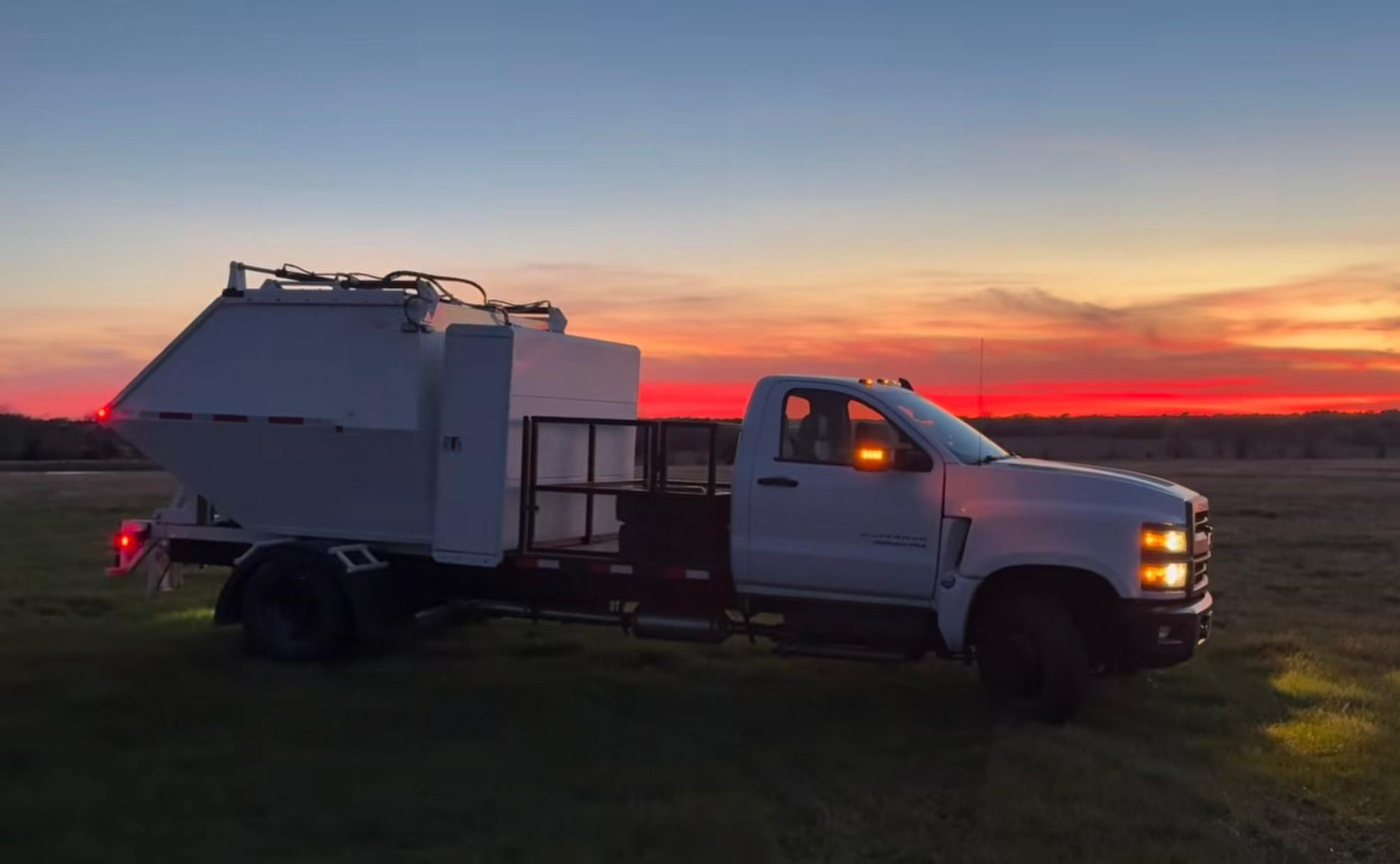 2023 Chevrolet 5500 Satellite Dump Truck - image 2