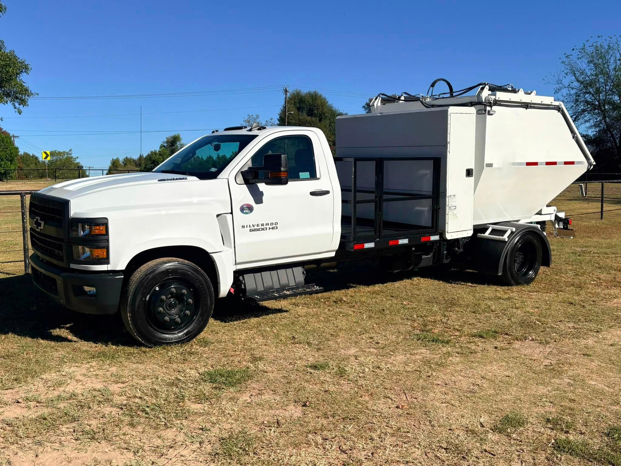 2023 Chevrolet 5500 Satellite Dump Truck - image 4