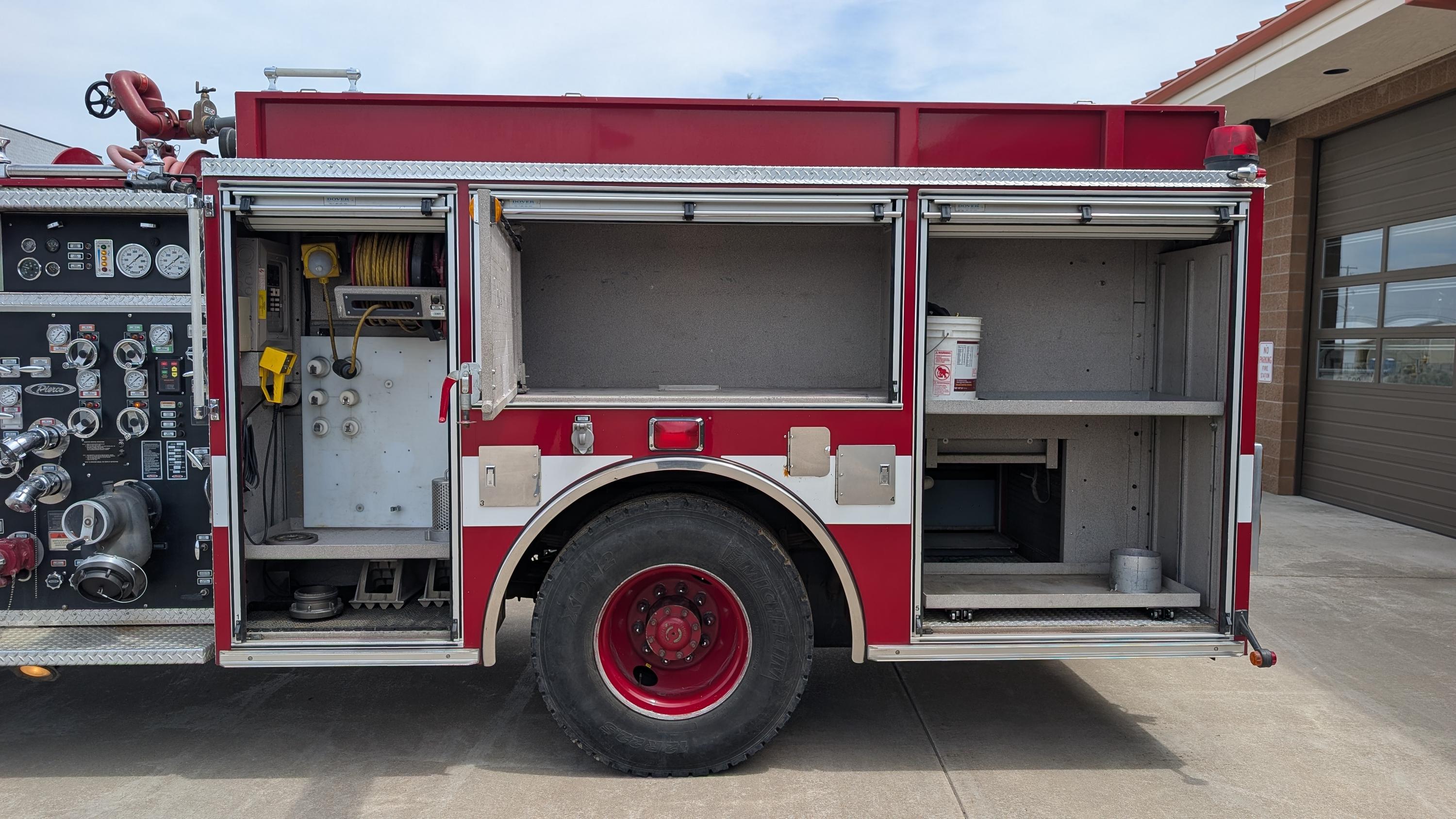 2000 Pierce Saber Pumper - image 40