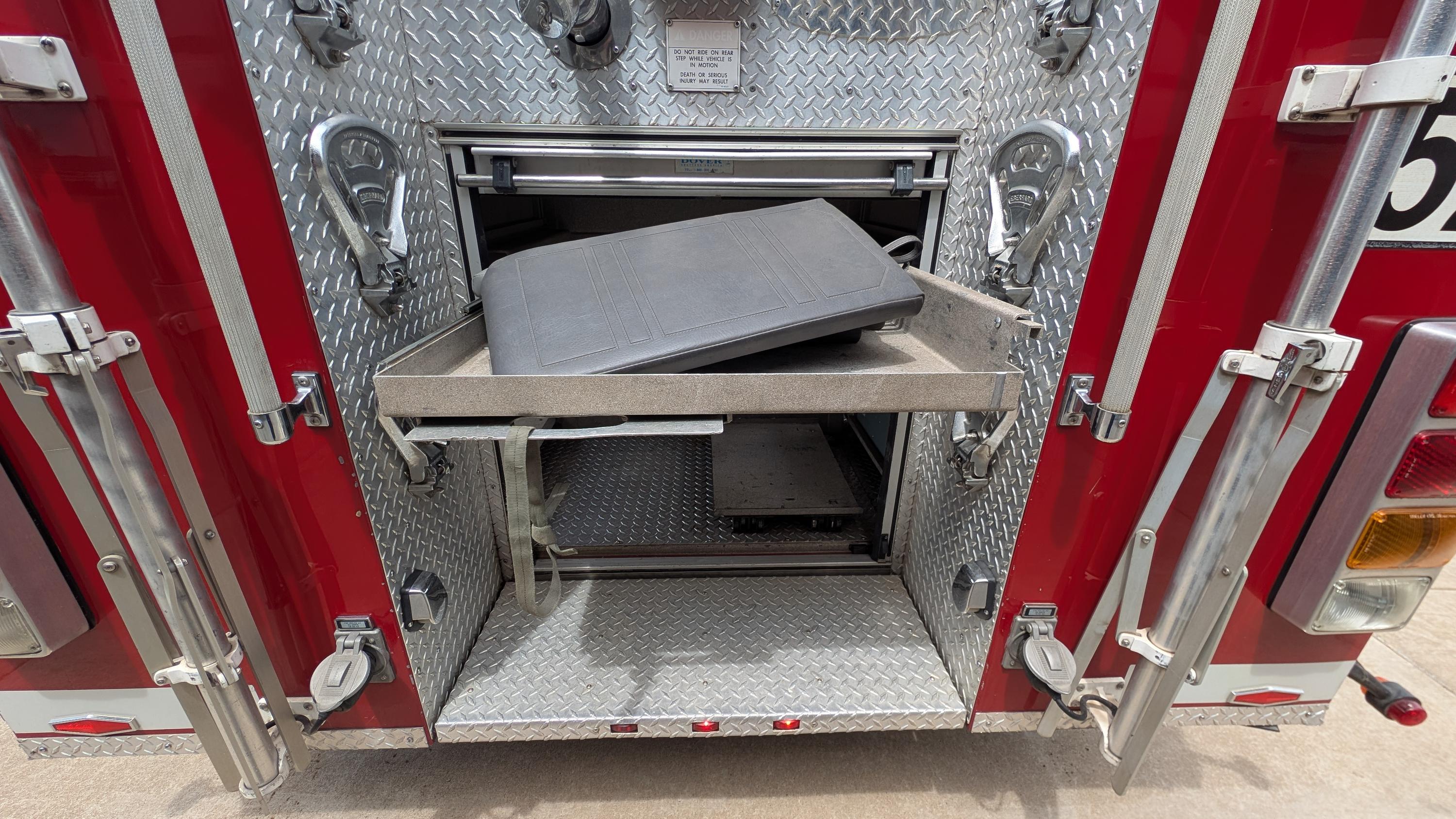2000 Pierce Saber Pumper - image 30