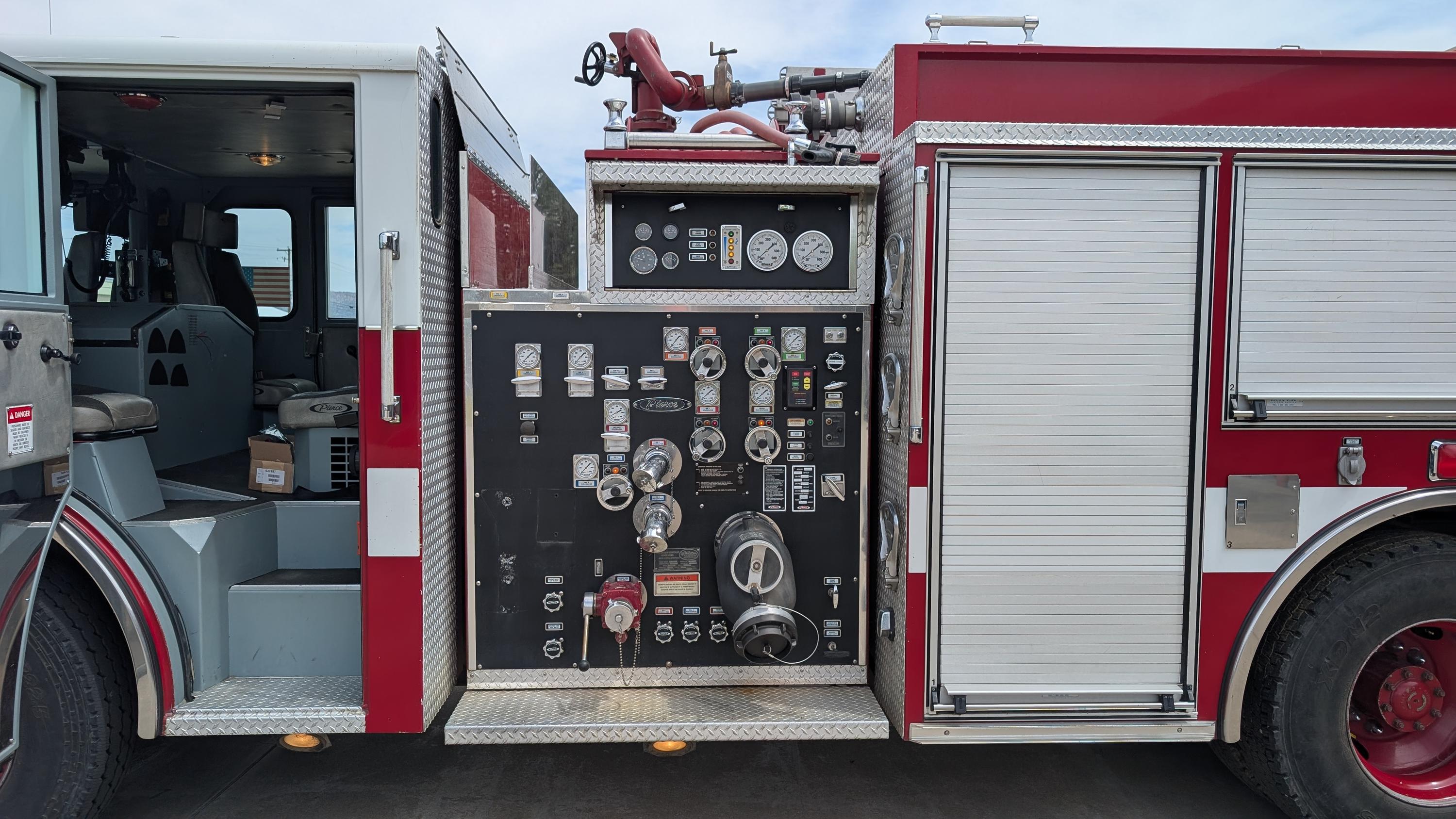 2000 Pierce Saber Pumper - image 41