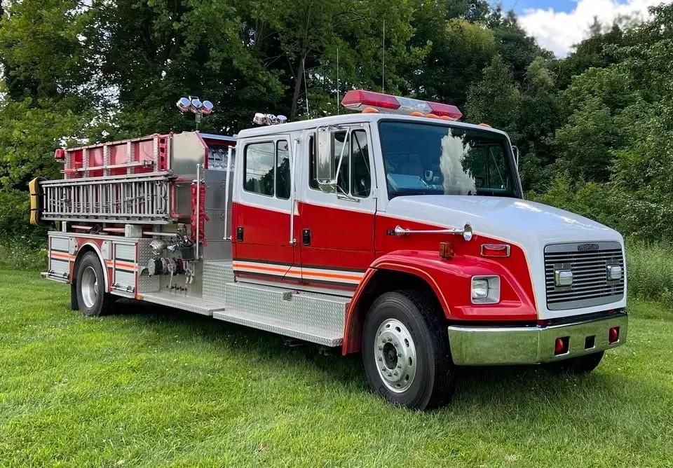 1995 FL70 Freightliner Engine - image 1